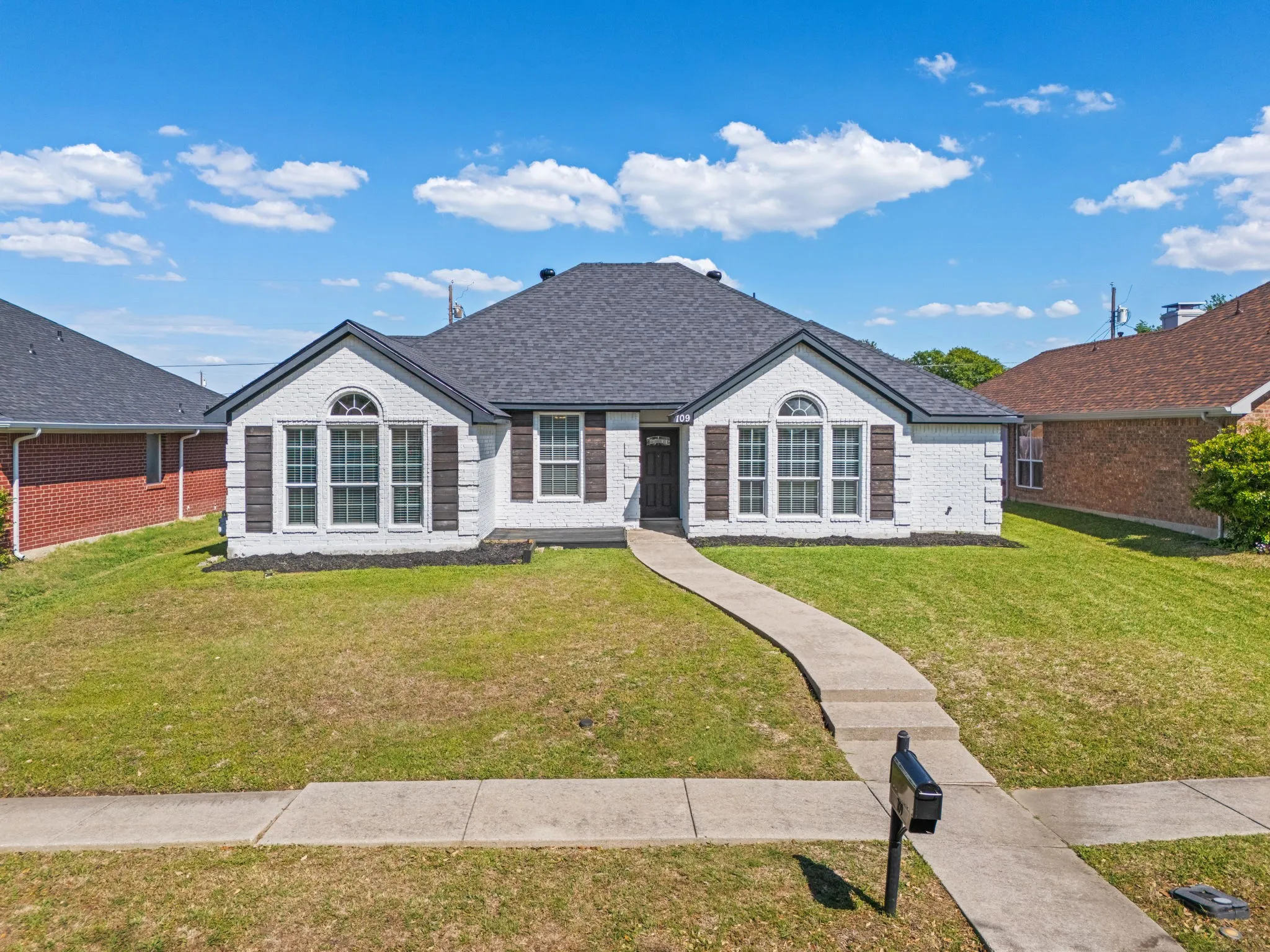 Single Family Residence For Sale in Collin County , 709 Flagstone Way, Wylie, Texas 75098, 3 Bedroom, 2 Bathroom, Garage spaces, 1,654 Sqft, built in 1996, Preowned, mls#21229761, Real Estate Agent in Wylie, Homes For Sale in Collin county, Homes For Sale in Wylie, Realtor in Wylie Texas, Real Estate Brokerage Independent Realty Texas, Luminita Cordes Realtor