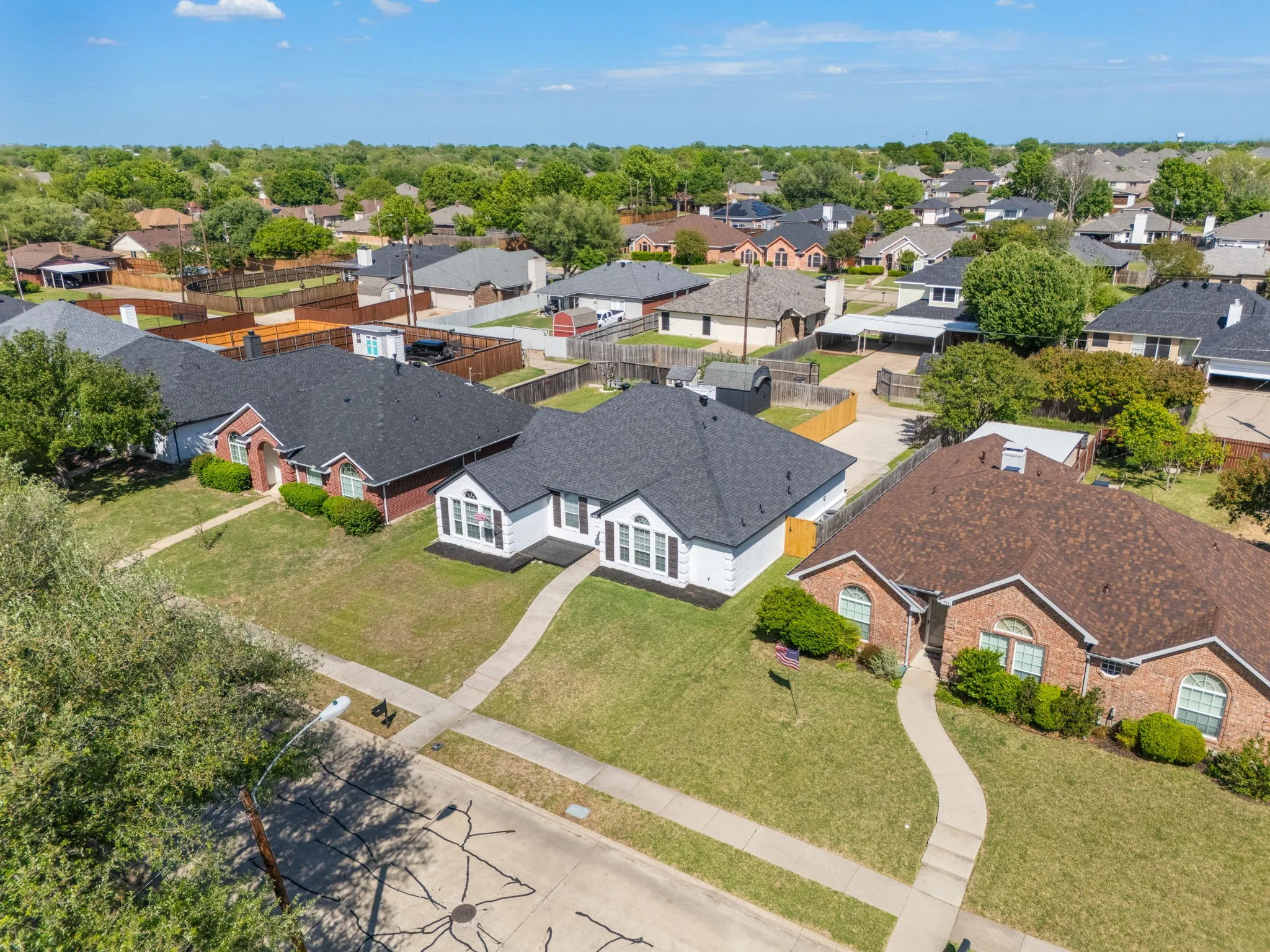 Single Family Residence For Sale in Collin County , 709 Flagstone Way, Wylie, Texas 75098, 3 Bedroom, 2 Bathroom, Garage spaces, 1,654 Sqft, built in 1996, Preowned, mls#21229761, Real Estate Agent in Wylie, Homes For Sale in Collin county, Homes For Sale in Wylie, Realtor in Wylie Texas, Real Estate Brokerage Independent Realty Texas, Luminita Cordes Realtor