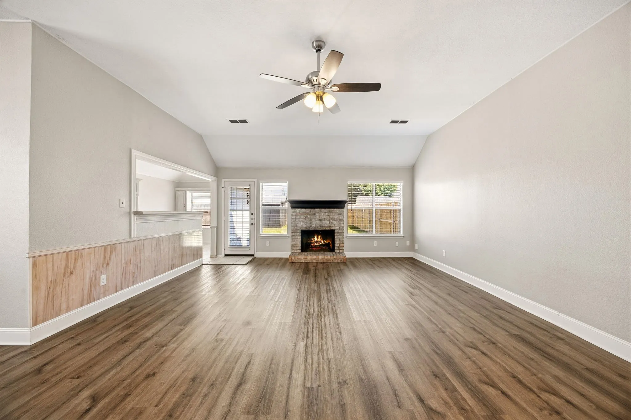 Single Family Residence For Sale in Collin County , 709 Flagstone Way, Wylie, Texas 75098, 3 Bedroom, 2 Bathroom, Garage spaces, 1,654 Sqft, built in 1996, Preowned, mls#21229761, Real Estate Agent in Wylie, Homes For Sale in Collin county, Homes For Sale in Wylie, Realtor in Wylie Texas, Real Estate Brokerage Independent Realty Texas, Luminita Cordes Realtor