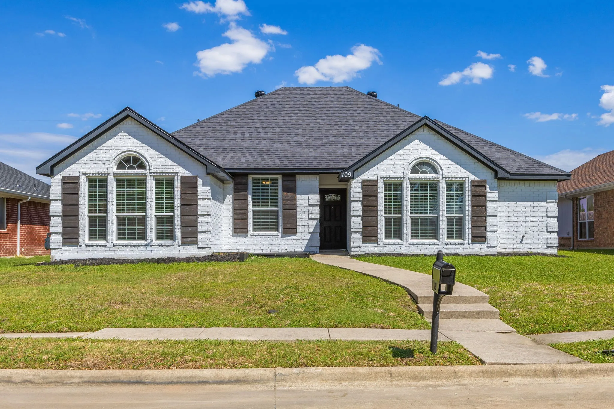Single Family Residence For Sale in Collin County , 709 Flagstone Way, Wylie, Texas 75098, 3 Bedroom, 2 Bathroom, Garage spaces, 1,654 Sqft, built in 1996, Preowned, mls#21229761, Real Estate Agent in Wylie, Homes For Sale in Collin county, Homes For Sale in Wylie, Realtor in Wylie Texas, Real Estate Brokerage Independent Realty Texas, Luminita Cordes Realtor