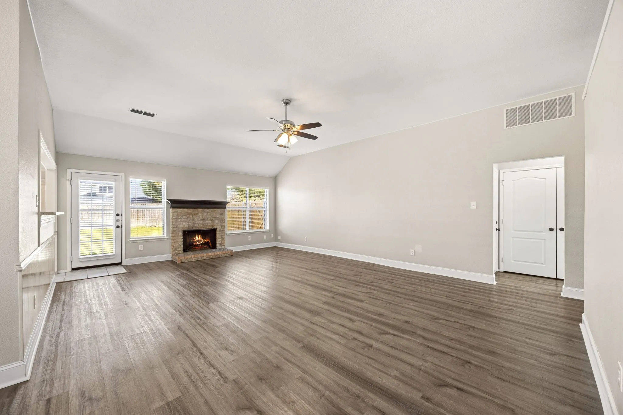 Single Family Residence For Sale in Collin County , 709 Flagstone Way, Wylie, Texas 75098, 3 Bedroom, 2 Bathroom, Garage spaces, 1,654 Sqft, built in 1996, Preowned, mls#21229761, Real Estate Agent in Wylie, Homes For Sale in Collin county, Homes For Sale in Wylie, Realtor in Wylie Texas, Real Estate Brokerage Independent Realty Texas, Luminita Cordes Realtor