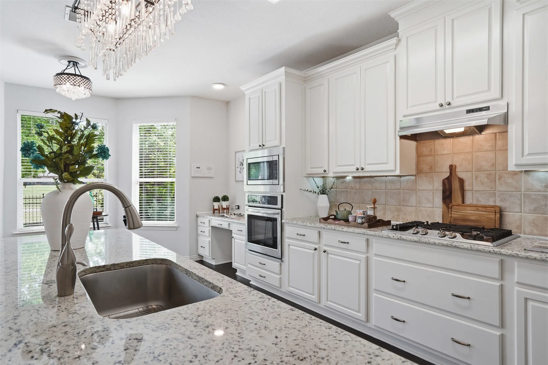 Single Family Residence For Sale in Collin County , 913 Royal Oaks Drive, Mc Kinney, Texas 75072, 5 Bedroom, 4 Bathroom, 2 Garage spaces, 3,416 Sqft, built in 2004, Preowned, mls#21234167, Real Estate Agent in Mc Kinney, Homes For Sale in Collin county, Homes For Sale in Mc Kinney, Realtor in Mc Kinney Texas, Real Estate Brokerage Independent Realty Texas, Luminita Cordes Realtor