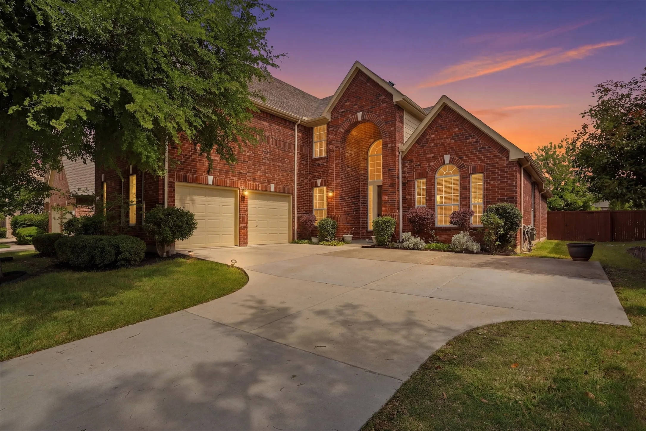 Single Family Residence For Sale in Collin County , 913 Royal Oaks Drive, Mc Kinney, Texas 75072, 5 Bedroom, 4 Bathroom, 2 Garage spaces, 3,416 Sqft, built in 2004, Preowned, mls#21234167, Real Estate Agent in Mc Kinney, Homes For Sale in Collin county, Homes For Sale in Mc Kinney, Realtor in Mc Kinney Texas, Real Estate Brokerage Independent Realty Texas, Luminita Cordes Realtor