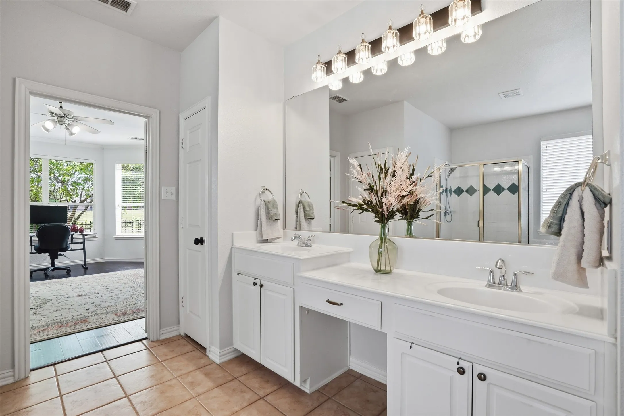 Single Family Residence For Sale in Collin County , 913 Royal Oaks Drive, Mc Kinney, Texas 75072, 5 Bedroom, 4 Bathroom, 2 Garage spaces, 3,416 Sqft, built in 2004, Preowned, mls#21234167, Real Estate Agent in Mc Kinney, Homes For Sale in Collin county, Homes For Sale in Mc Kinney, Realtor in Mc Kinney Texas, Real Estate Brokerage Independent Realty Texas, Luminita Cordes Realtor