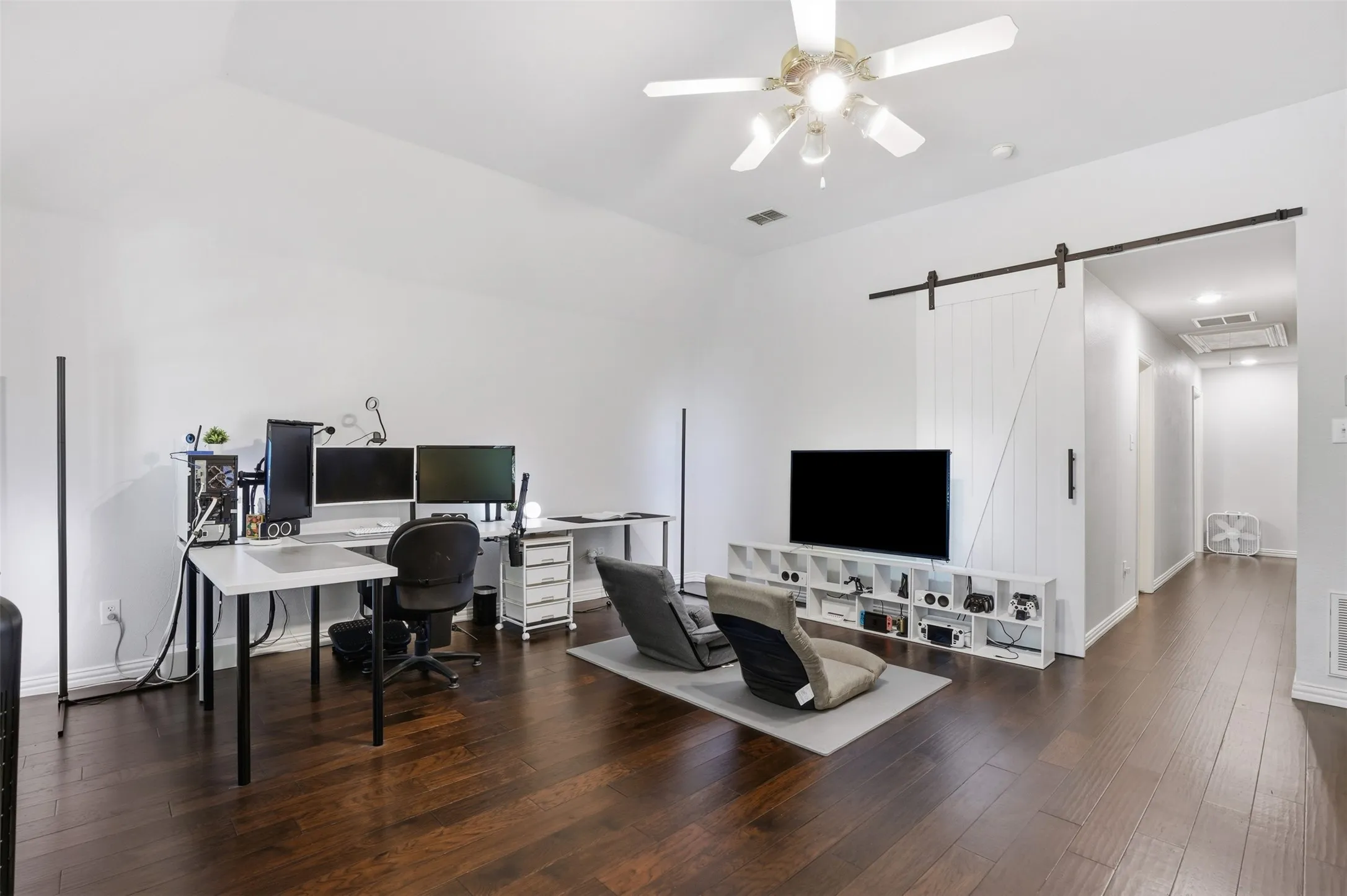 Single Family Residence For Sale in Collin County , 913 Royal Oaks Drive, Mc Kinney, Texas 75072, 5 Bedroom, 4 Bathroom, 2 Garage spaces, 3,416 Sqft, built in 2004, Preowned, mls#21234167, Real Estate Agent in Mc Kinney, Homes For Sale in Collin county, Homes For Sale in Mc Kinney, Realtor in Mc Kinney Texas, Real Estate Brokerage Independent Realty Texas, Luminita Cordes Realtor