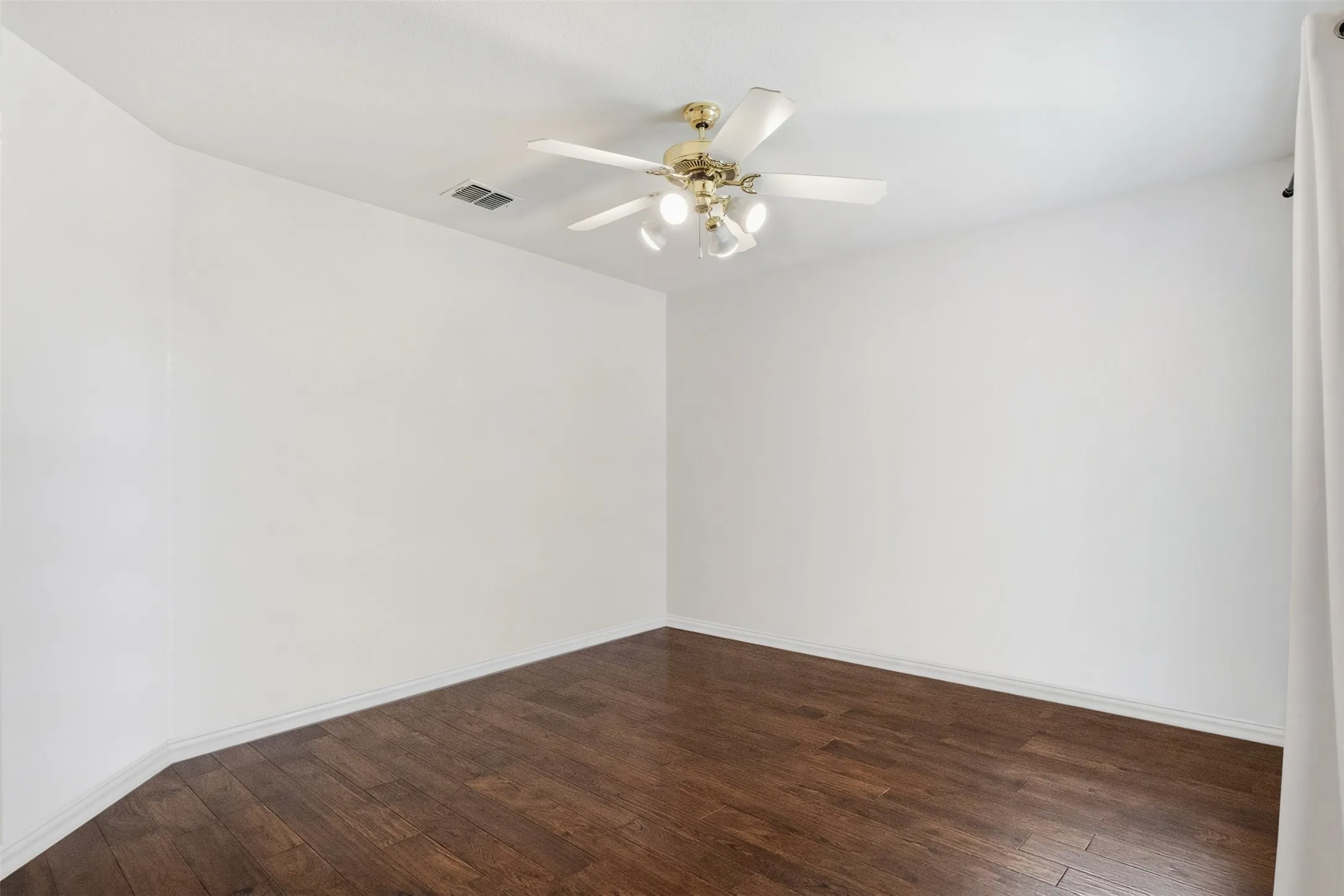 Single Family Residence For Sale in Collin County , 913 Royal Oaks Drive, Mc Kinney, Texas 75072, 5 Bedroom, 4 Bathroom, 2 Garage spaces, 3,416 Sqft, built in 2004, Preowned, mls#21234167, Real Estate Agent in Mc Kinney, Homes For Sale in Collin county, Homes For Sale in Mc Kinney, Realtor in Mc Kinney Texas, Real Estate Brokerage Independent Realty Texas, Luminita Cordes Realtor