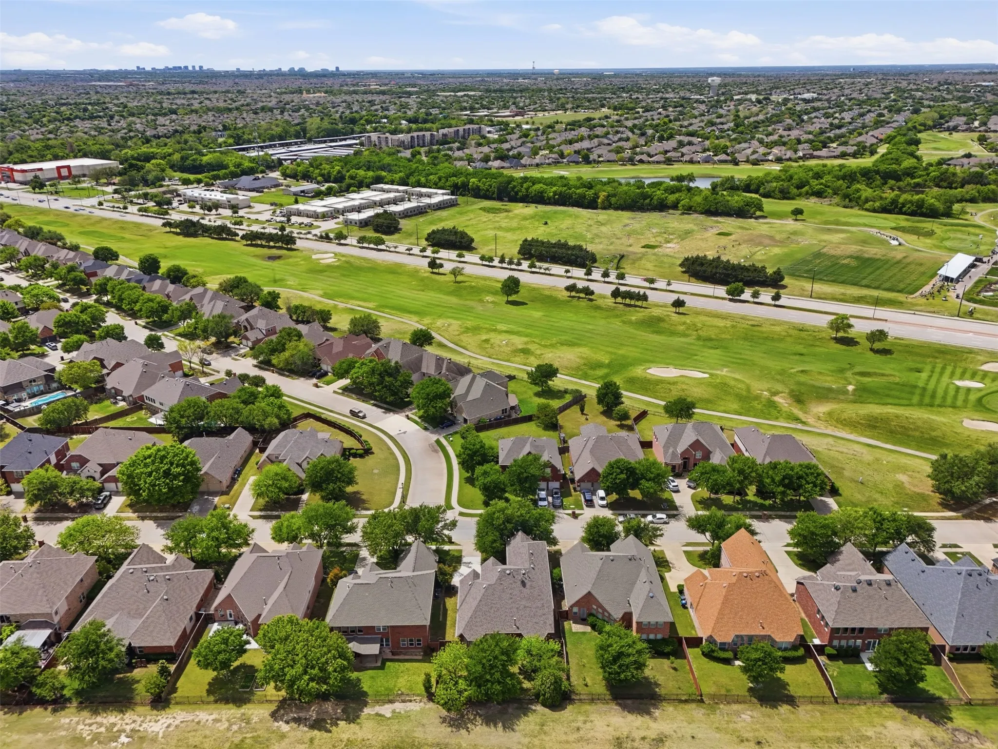 Single Family Residence For Sale in Collin County , 913 Royal Oaks Drive, Mc Kinney, Texas 75072, 5 Bedroom, 4 Bathroom, 2 Garage spaces, 3,416 Sqft, built in 2004, Preowned, mls#21234167, Real Estate Agent in Mc Kinney, Homes For Sale in Collin county, Homes For Sale in Mc Kinney, Realtor in Mc Kinney Texas, Real Estate Brokerage Independent Realty Texas, Luminita Cordes Realtor