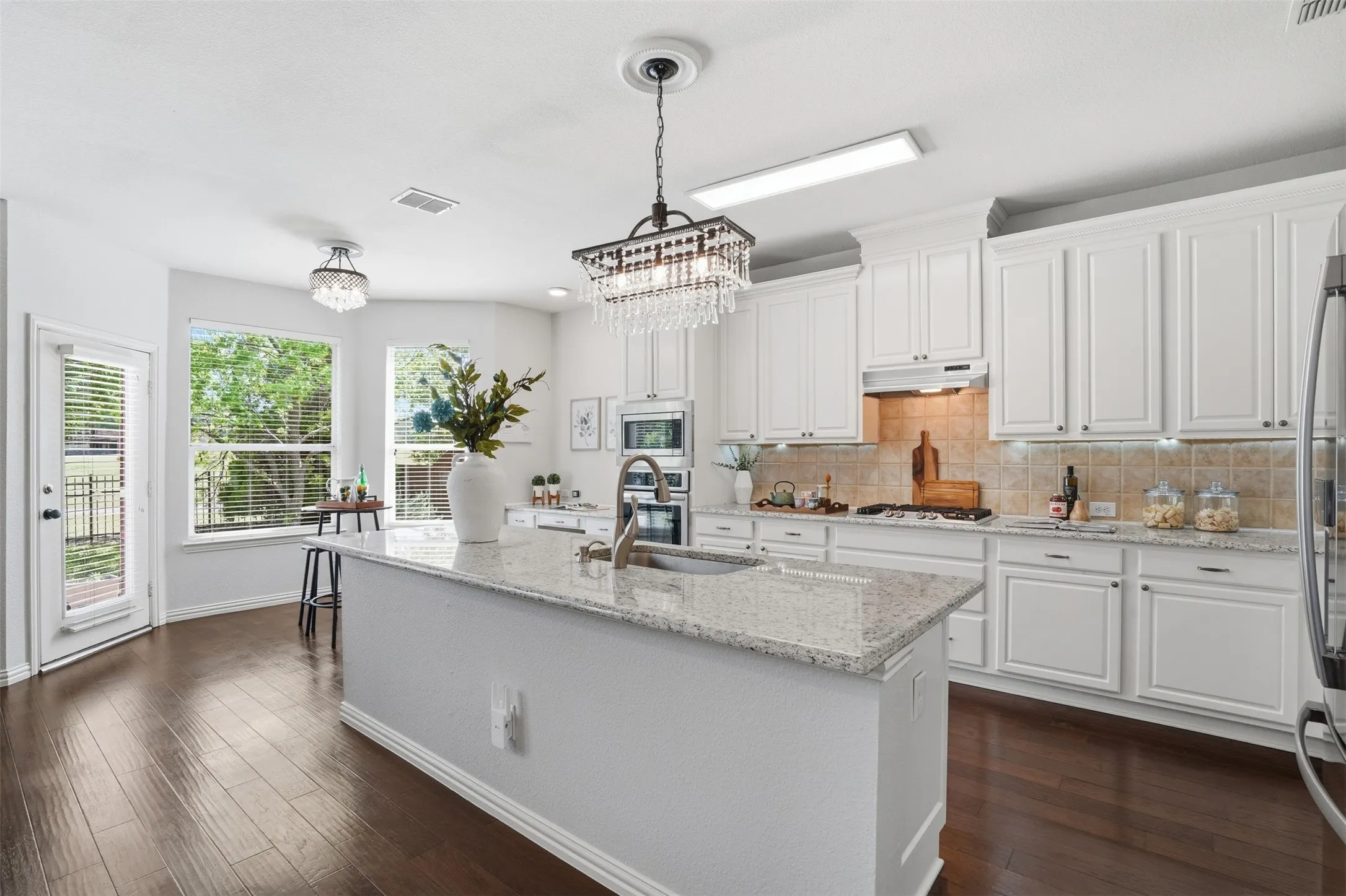 Single Family Residence For Sale in Collin County , 913 Royal Oaks Drive, Mc Kinney, Texas 75072, 5 Bedroom, 4 Bathroom, 2 Garage spaces, 3,416 Sqft, built in 2004, Preowned, mls#21234167, Real Estate Agent in Mc Kinney, Homes For Sale in Collin county, Homes For Sale in Mc Kinney, Realtor in Mc Kinney Texas, Real Estate Brokerage Independent Realty Texas, Luminita Cordes Realtor