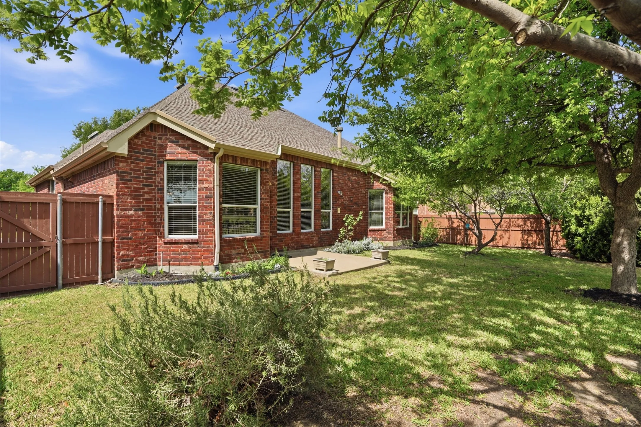 Single Family Residence For Sale in Collin County , 913 Royal Oaks Drive, Mc Kinney, Texas 75072, 5 Bedroom, 4 Bathroom, 2 Garage spaces, 3,416 Sqft, built in 2004, Preowned, mls#21234167, Real Estate Agent in Mc Kinney, Homes For Sale in Collin county, Homes For Sale in Mc Kinney, Realtor in Mc Kinney Texas, Real Estate Brokerage Independent Realty Texas, Luminita Cordes Realtor