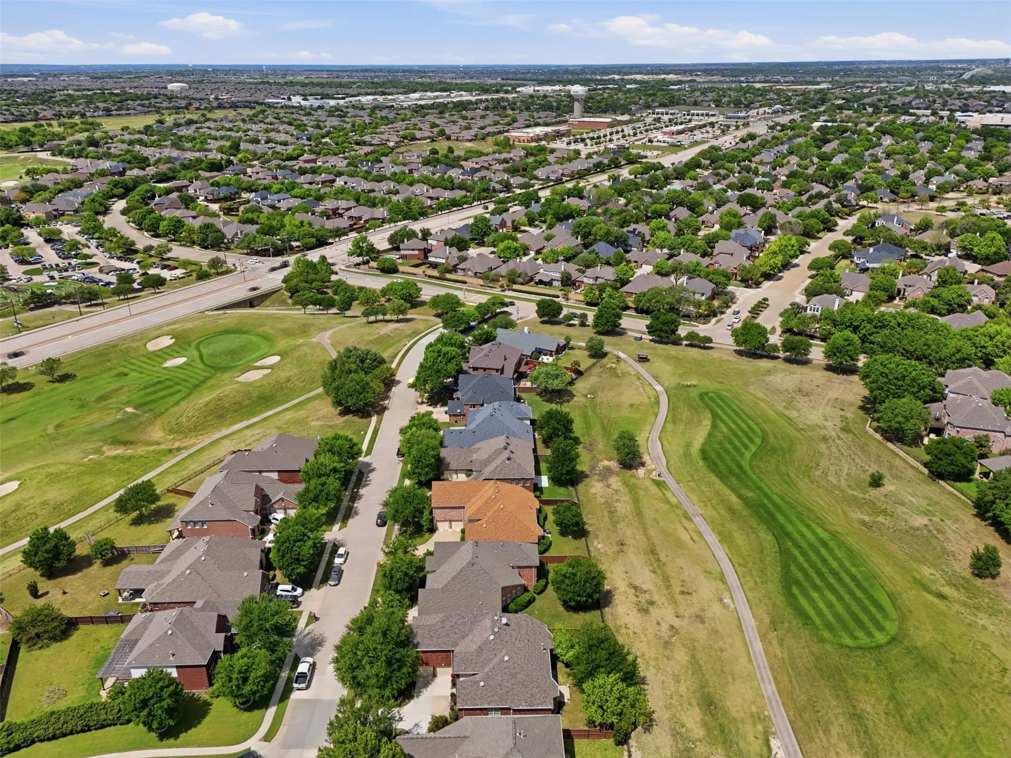 Single Family Residence For Sale in Collin County , 913 Royal Oaks Drive, Mc Kinney, Texas 75072, 5 Bedroom, 4 Bathroom, 2 Garage spaces, 3,416 Sqft, built in 2004, Preowned, mls#21234167, Real Estate Agent in Mc Kinney, Homes For Sale in Collin county, Homes For Sale in Mc Kinney, Realtor in Mc Kinney Texas, Real Estate Brokerage Independent Realty Texas, Luminita Cordes Realtor