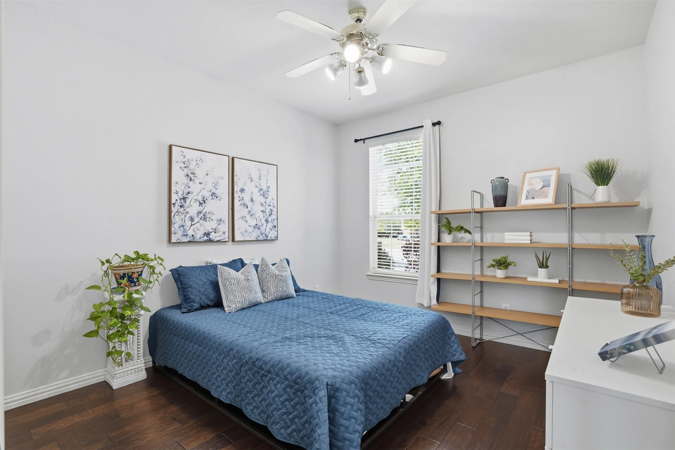 Single Family Residence For Sale in Collin County , 913 Royal Oaks Drive, Mc Kinney, Texas 75072, 5 Bedroom, 4 Bathroom, 2 Garage spaces, 3,416 Sqft, built in 2004, Preowned, mls#21234167, Real Estate Agent in Mc Kinney, Homes For Sale in Collin county, Homes For Sale in Mc Kinney, Realtor in Mc Kinney Texas, Real Estate Brokerage Independent Realty Texas, Luminita Cordes Realtor