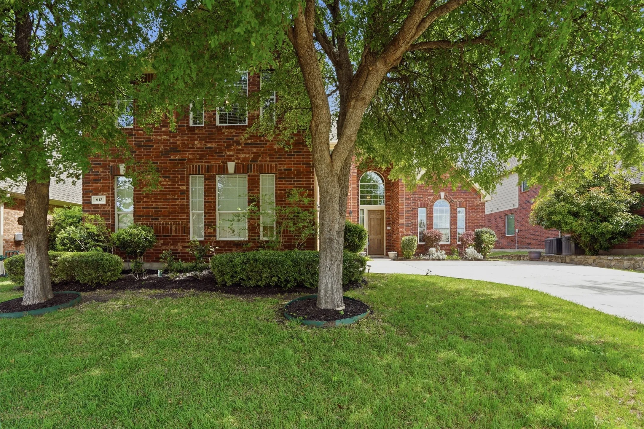 Single Family Residence For Sale in Collin County , 913 Royal Oaks Drive, Mc Kinney, Texas 75072, 5 Bedroom, 4 Bathroom, 2 Garage spaces, 3,416 Sqft, built in 2004, Preowned, mls#21234167, Real Estate Agent in Mc Kinney, Homes For Sale in Collin county, Homes For Sale in Mc Kinney, Realtor in Mc Kinney Texas, Real Estate Brokerage Independent Realty Texas, Luminita Cordes Realtor