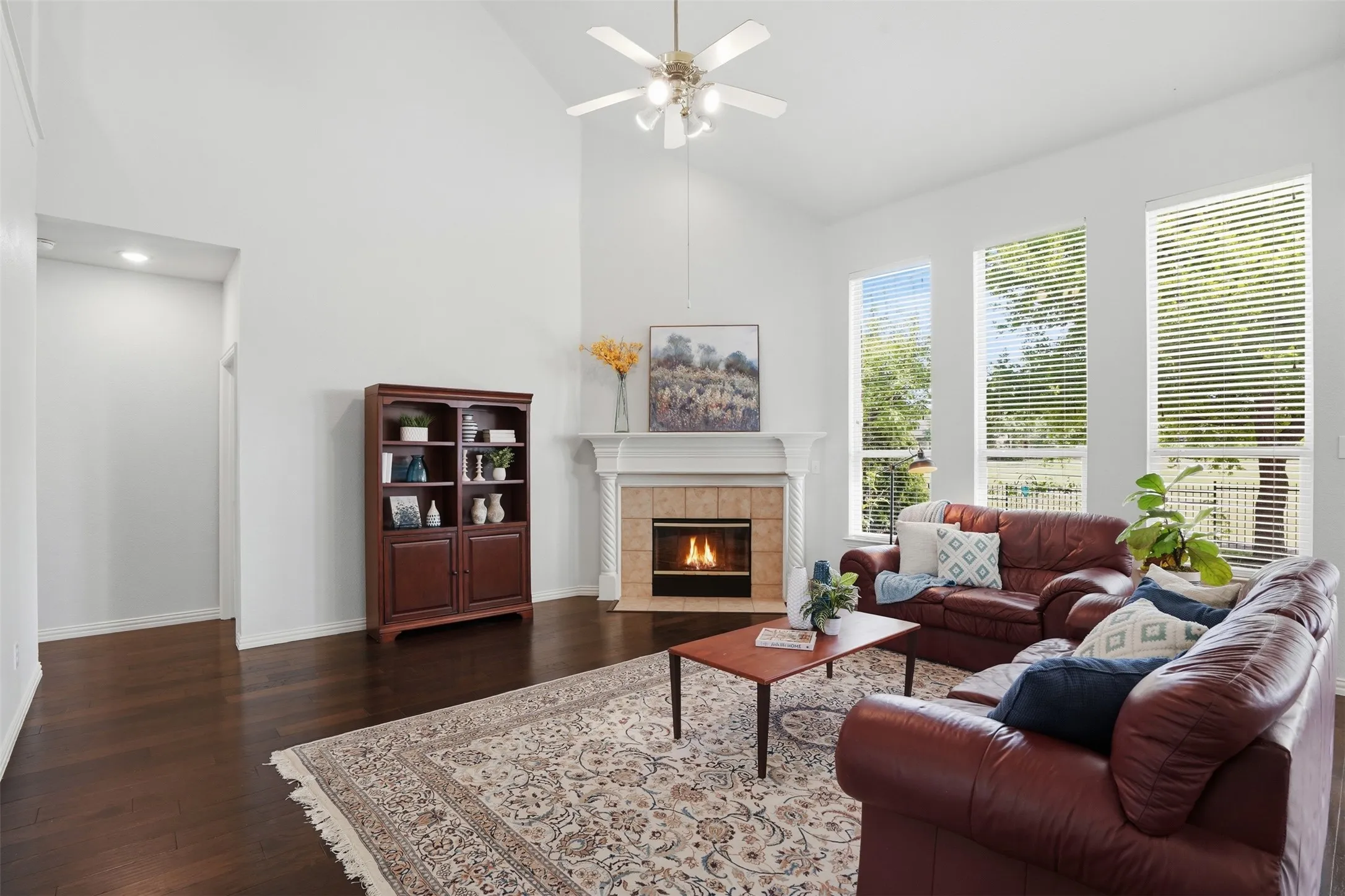Single Family Residence For Sale in Collin County , 913 Royal Oaks Drive, Mc Kinney, Texas 75072, 5 Bedroom, 4 Bathroom, 2 Garage spaces, 3,416 Sqft, built in 2004, Preowned, mls#21234167, Real Estate Agent in Mc Kinney, Homes For Sale in Collin county, Homes For Sale in Mc Kinney, Realtor in Mc Kinney Texas, Real Estate Brokerage Independent Realty Texas, Luminita Cordes Realtor