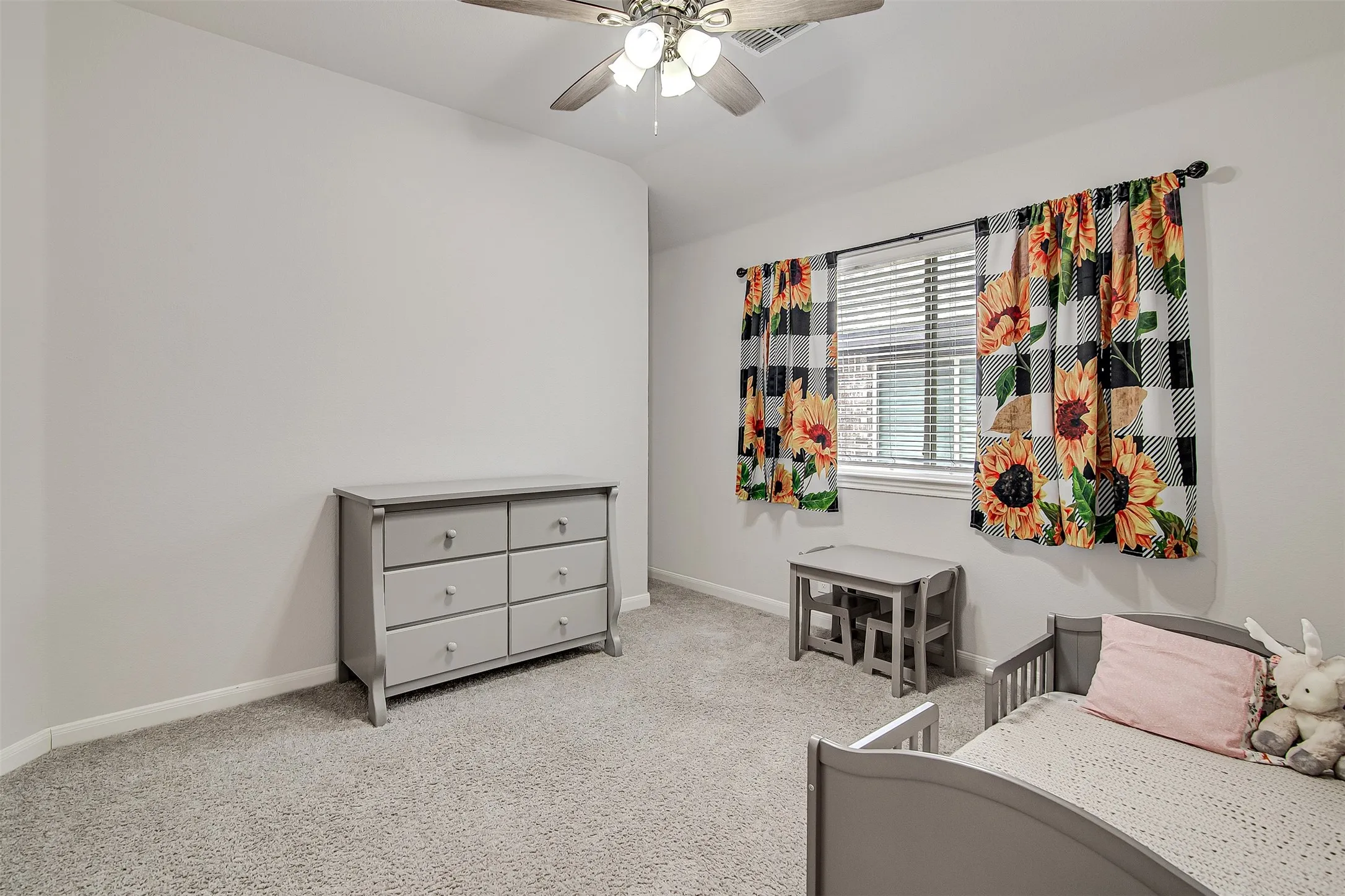 Single Family Residence For Sale in Johnson County , 1109 Nighthawk Trail, Alvarado, Texas 76009, 3 Bedroom, 2 Bathroom, 1 Garage spaces, 1,525 Sqft, built in 2020, Preowned, mls#21232466, Real Estate Agent in Alvarado, Homes For Sale in Johnson county, Homes For Sale in Alvarado, Realtor in Alvarado Texas, Real Estate Brokerage Independent Realty Texas, Luminita Cordes Realtor