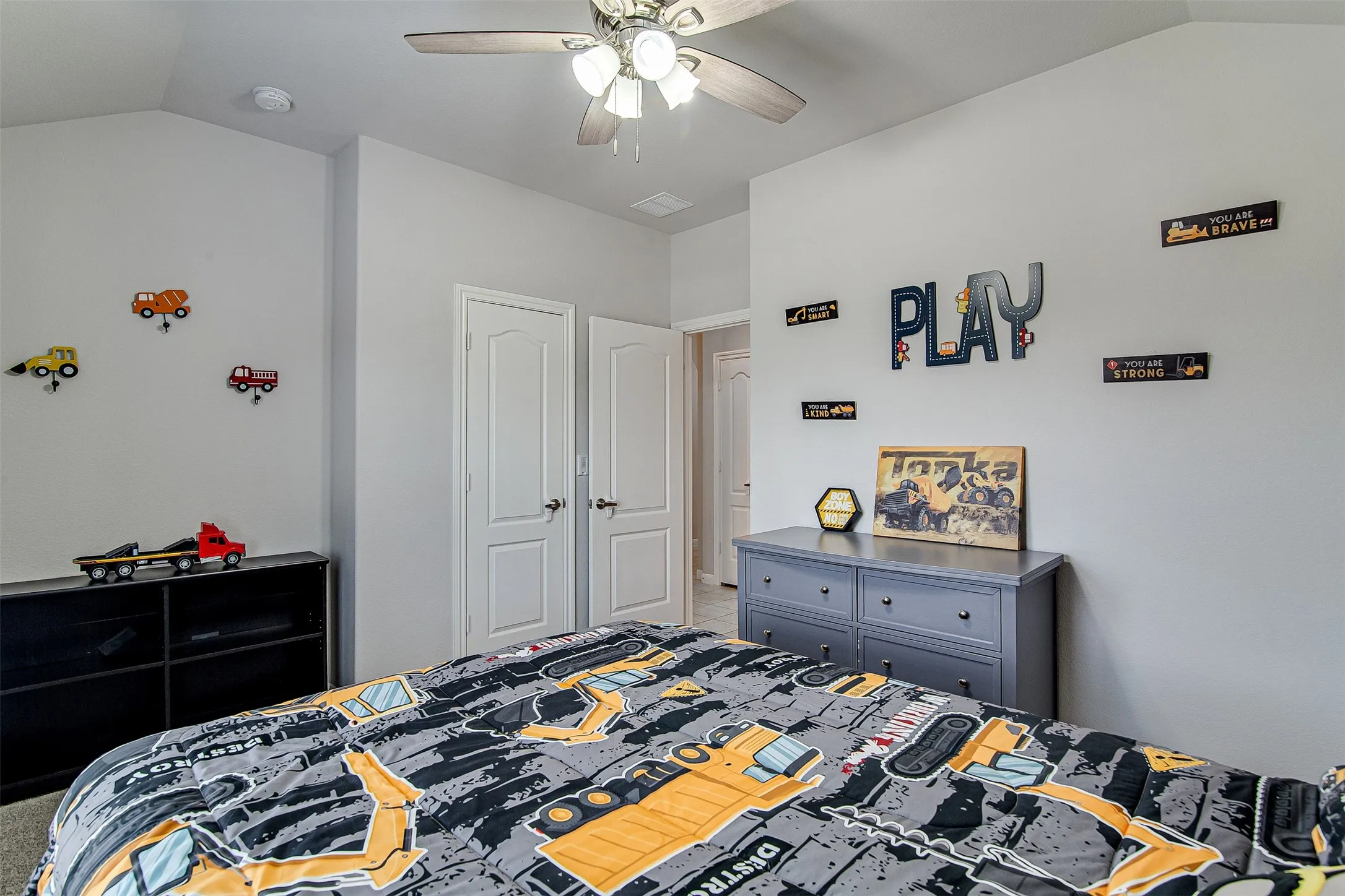 Single Family Residence For Sale in Johnson County , 1109 Nighthawk Trail, Alvarado, Texas 76009, 3 Bedroom, 2 Bathroom, 1 Garage spaces, 1,525 Sqft, built in 2020, Preowned, mls#21232466, Real Estate Agent in Alvarado, Homes For Sale in Johnson county, Homes For Sale in Alvarado, Realtor in Alvarado Texas, Real Estate Brokerage Independent Realty Texas, Luminita Cordes Realtor