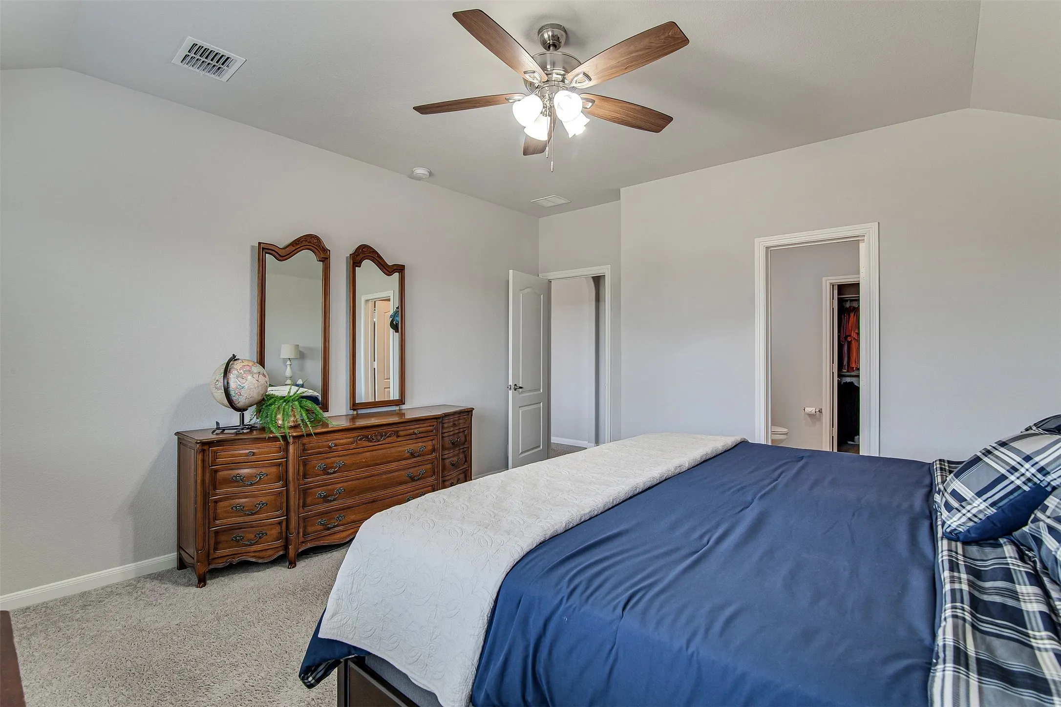 Single Family Residence For Sale in Johnson County , 1109 Nighthawk Trail, Alvarado, Texas 76009, 3 Bedroom, 2 Bathroom, 1 Garage spaces, 1,525 Sqft, built in 2020, Preowned, mls#21232466, Real Estate Agent in Alvarado, Homes For Sale in Johnson county, Homes For Sale in Alvarado, Realtor in Alvarado Texas, Real Estate Brokerage Independent Realty Texas, Luminita Cordes Realtor