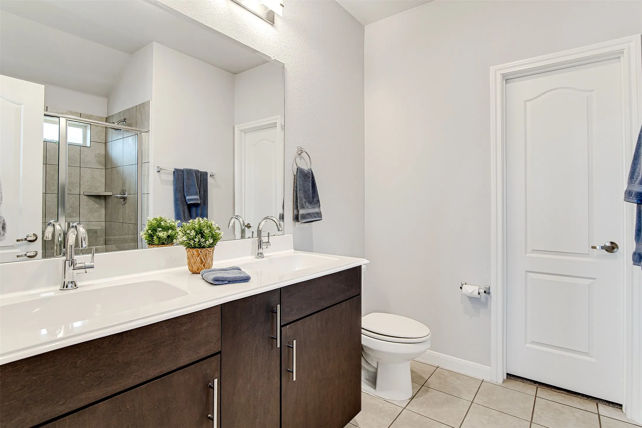 Single Family Residence For Sale in Johnson County , 1109 Nighthawk Trail, Alvarado, Texas 76009, 3 Bedroom, 2 Bathroom, 1 Garage spaces, 1,525 Sqft, built in 2020, Preowned, mls#21232466, Real Estate Agent in Alvarado, Homes For Sale in Johnson county, Homes For Sale in Alvarado, Realtor in Alvarado Texas, Real Estate Brokerage Independent Realty Texas, Luminita Cordes Realtor