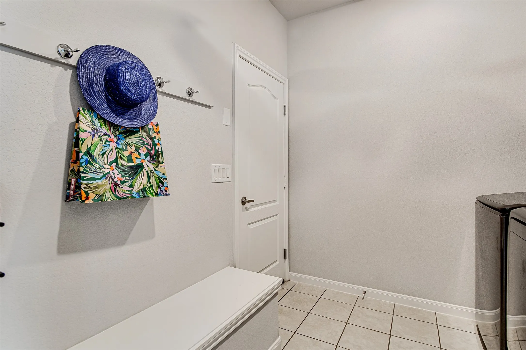 Single Family Residence For Sale in Johnson County , 1109 Nighthawk Trail, Alvarado, Texas 76009, 3 Bedroom, 2 Bathroom, 1 Garage spaces, 1,525 Sqft, built in 2020, Preowned, mls#21232466, Real Estate Agent in Alvarado, Homes For Sale in Johnson county, Homes For Sale in Alvarado, Realtor in Alvarado Texas, Real Estate Brokerage Independent Realty Texas, Luminita Cordes Realtor