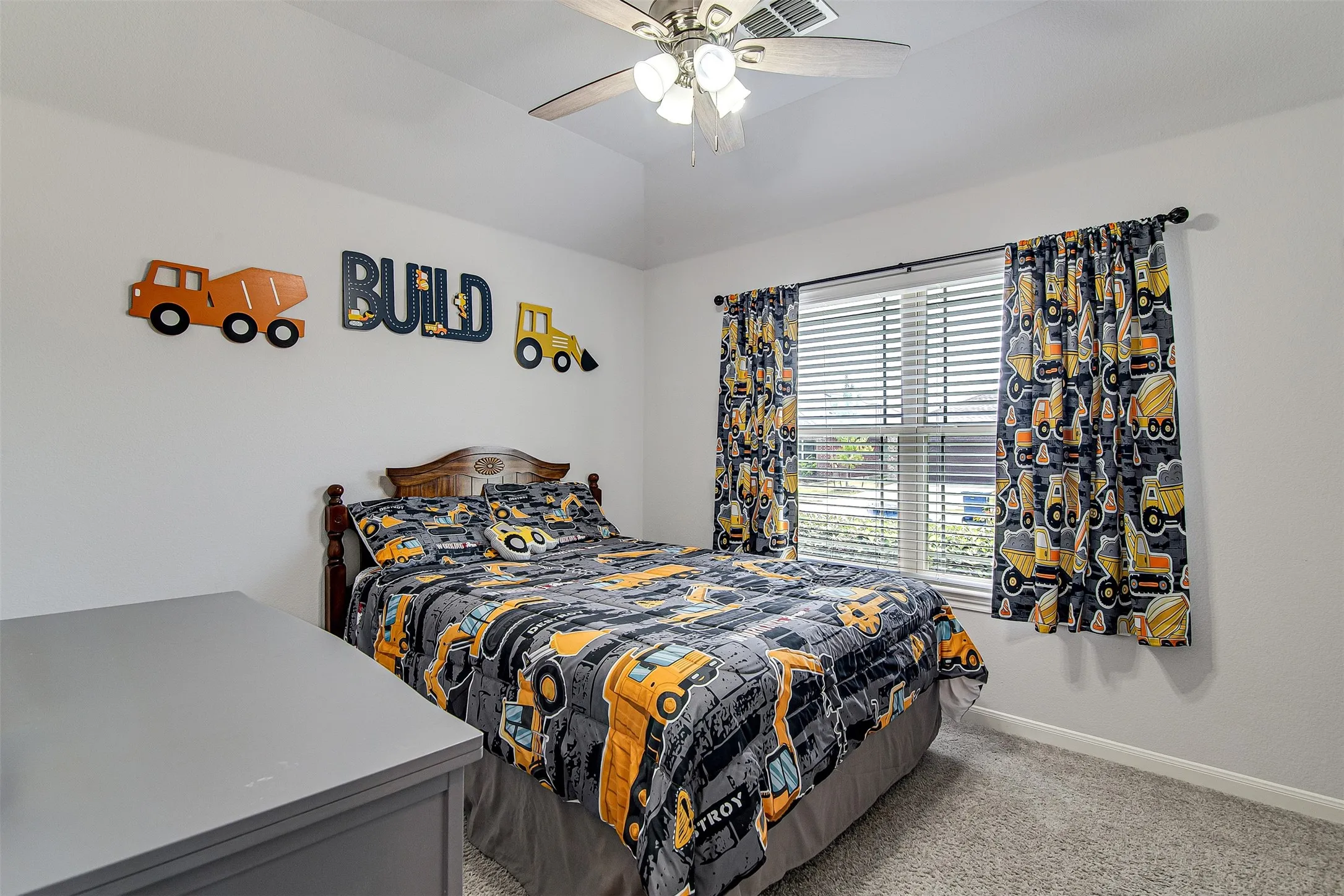 Single Family Residence For Sale in Johnson County , 1109 Nighthawk Trail, Alvarado, Texas 76009, 3 Bedroom, 2 Bathroom, 1 Garage spaces, 1,525 Sqft, built in 2020, Preowned, mls#21232466, Real Estate Agent in Alvarado, Homes For Sale in Johnson county, Homes For Sale in Alvarado, Realtor in Alvarado Texas, Real Estate Brokerage Independent Realty Texas, Luminita Cordes Realtor