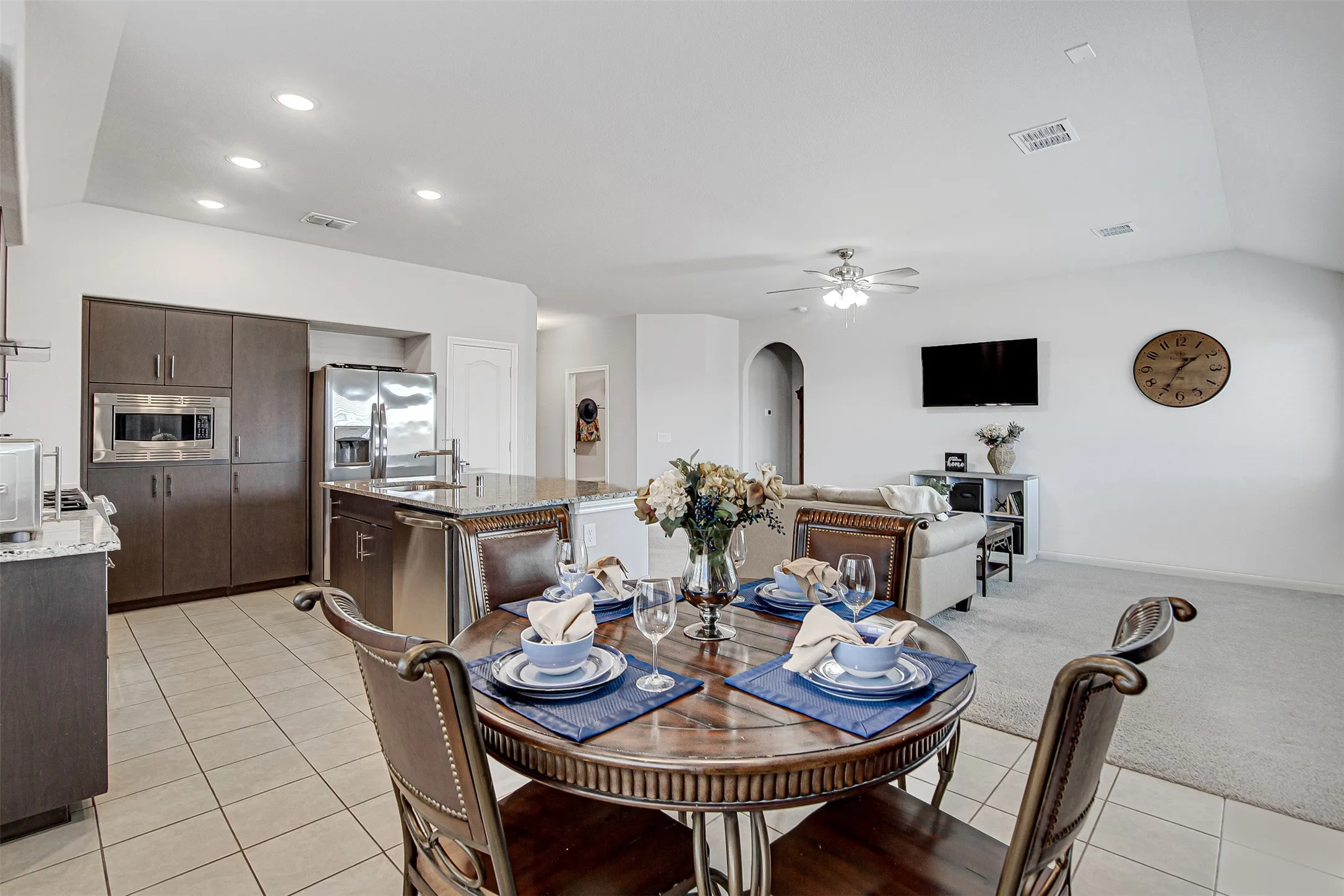 Single Family Residence For Sale in Johnson County , 1109 Nighthawk Trail, Alvarado, Texas 76009, 3 Bedroom, 2 Bathroom, 1 Garage spaces, 1,525 Sqft, built in 2020, Preowned, mls#21232466, Real Estate Agent in Alvarado, Homes For Sale in Johnson county, Homes For Sale in Alvarado, Realtor in Alvarado Texas, Real Estate Brokerage Independent Realty Texas, Luminita Cordes Realtor