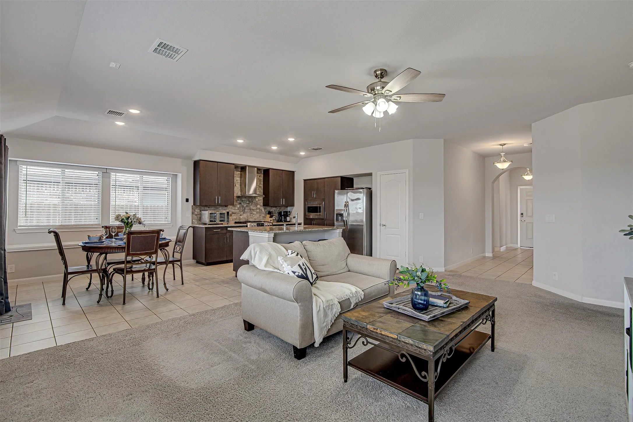 Single Family Residence For Sale in Johnson County , 1109 Nighthawk Trail, Alvarado, Texas 76009, 3 Bedroom, 2 Bathroom, 1 Garage spaces, 1,525 Sqft, built in 2020, Preowned, mls#21232466, Real Estate Agent in Alvarado, Homes For Sale in Johnson county, Homes For Sale in Alvarado, Realtor in Alvarado Texas, Real Estate Brokerage Independent Realty Texas, Luminita Cordes Realtor