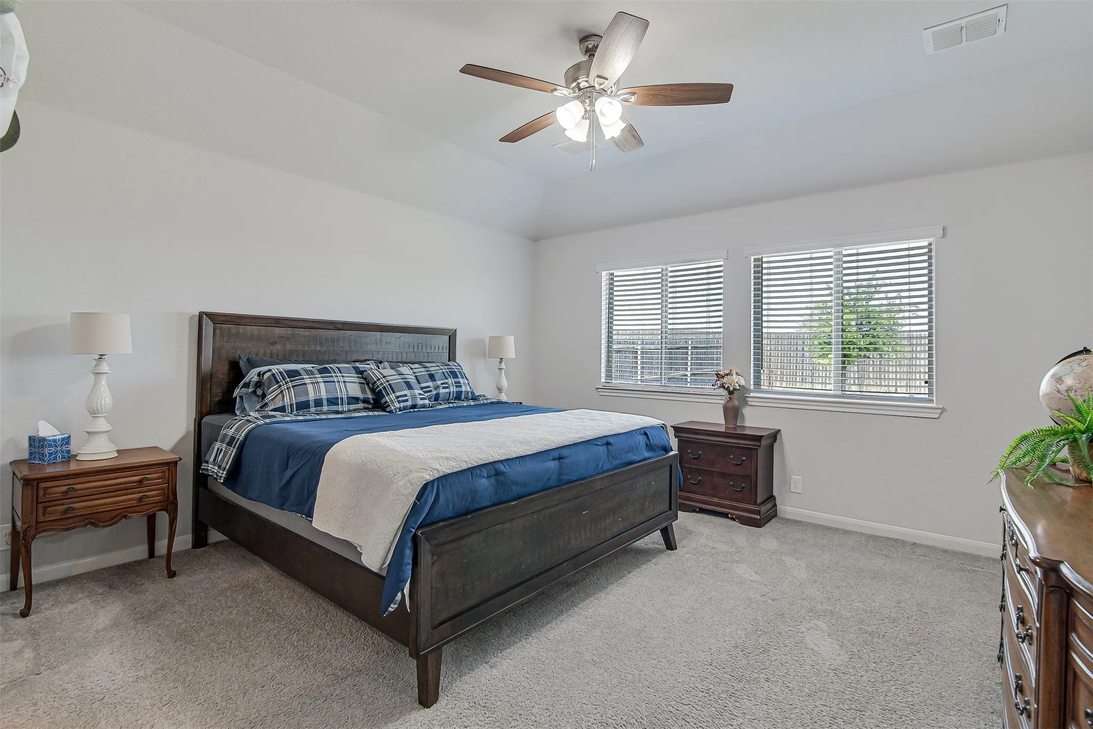 Single Family Residence For Sale in Johnson County , 1109 Nighthawk Trail, Alvarado, Texas 76009, 3 Bedroom, 2 Bathroom, 1 Garage spaces, 1,525 Sqft, built in 2020, Preowned, mls#21232466, Real Estate Agent in Alvarado, Homes For Sale in Johnson county, Homes For Sale in Alvarado, Realtor in Alvarado Texas, Real Estate Brokerage Independent Realty Texas, Luminita Cordes Realtor