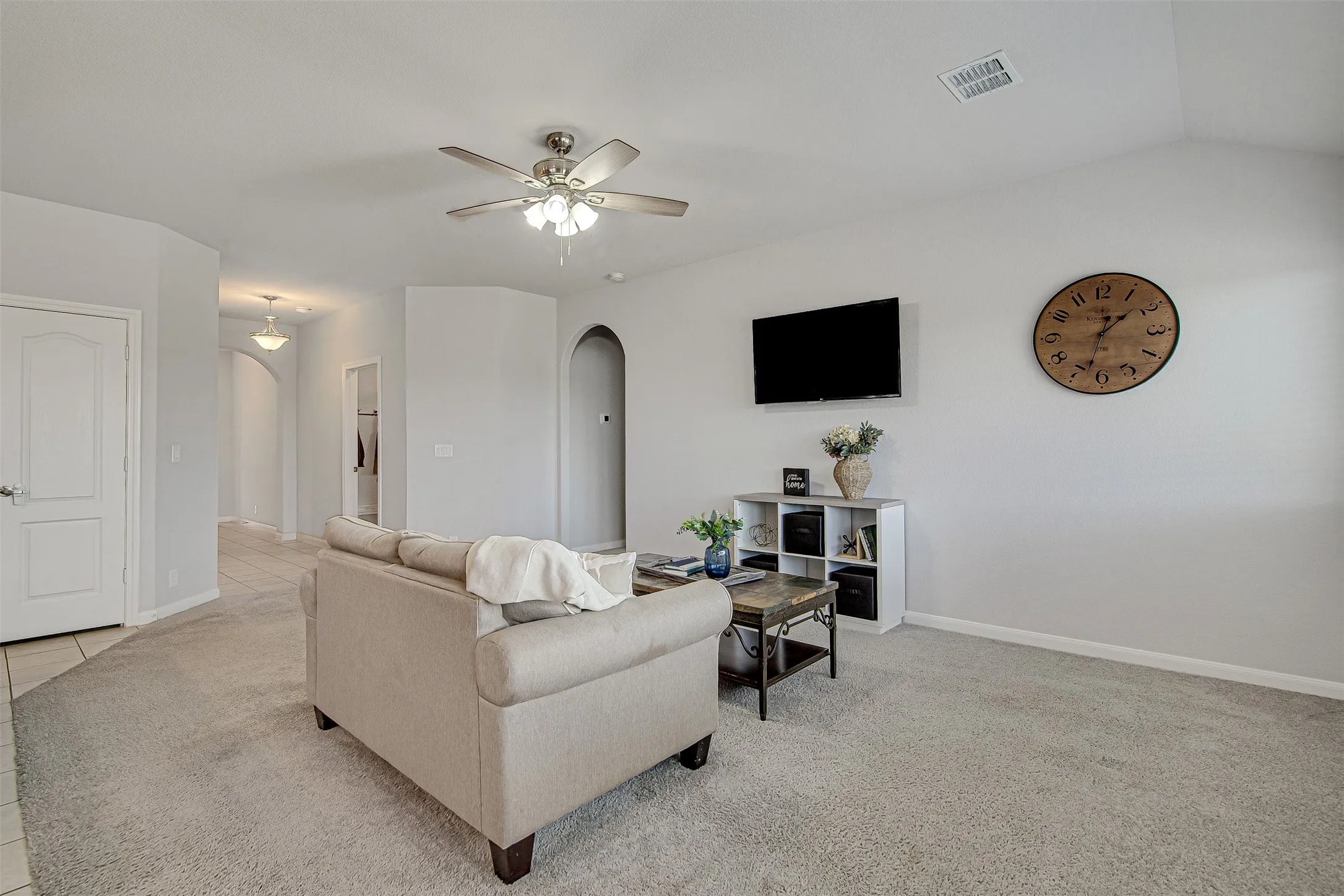 Single Family Residence For Sale in Johnson County , 1109 Nighthawk Trail, Alvarado, Texas 76009, 3 Bedroom, 2 Bathroom, 1 Garage spaces, 1,525 Sqft, built in 2020, Preowned, mls#21232466, Real Estate Agent in Alvarado, Homes For Sale in Johnson county, Homes For Sale in Alvarado, Realtor in Alvarado Texas, Real Estate Brokerage Independent Realty Texas, Luminita Cordes Realtor
