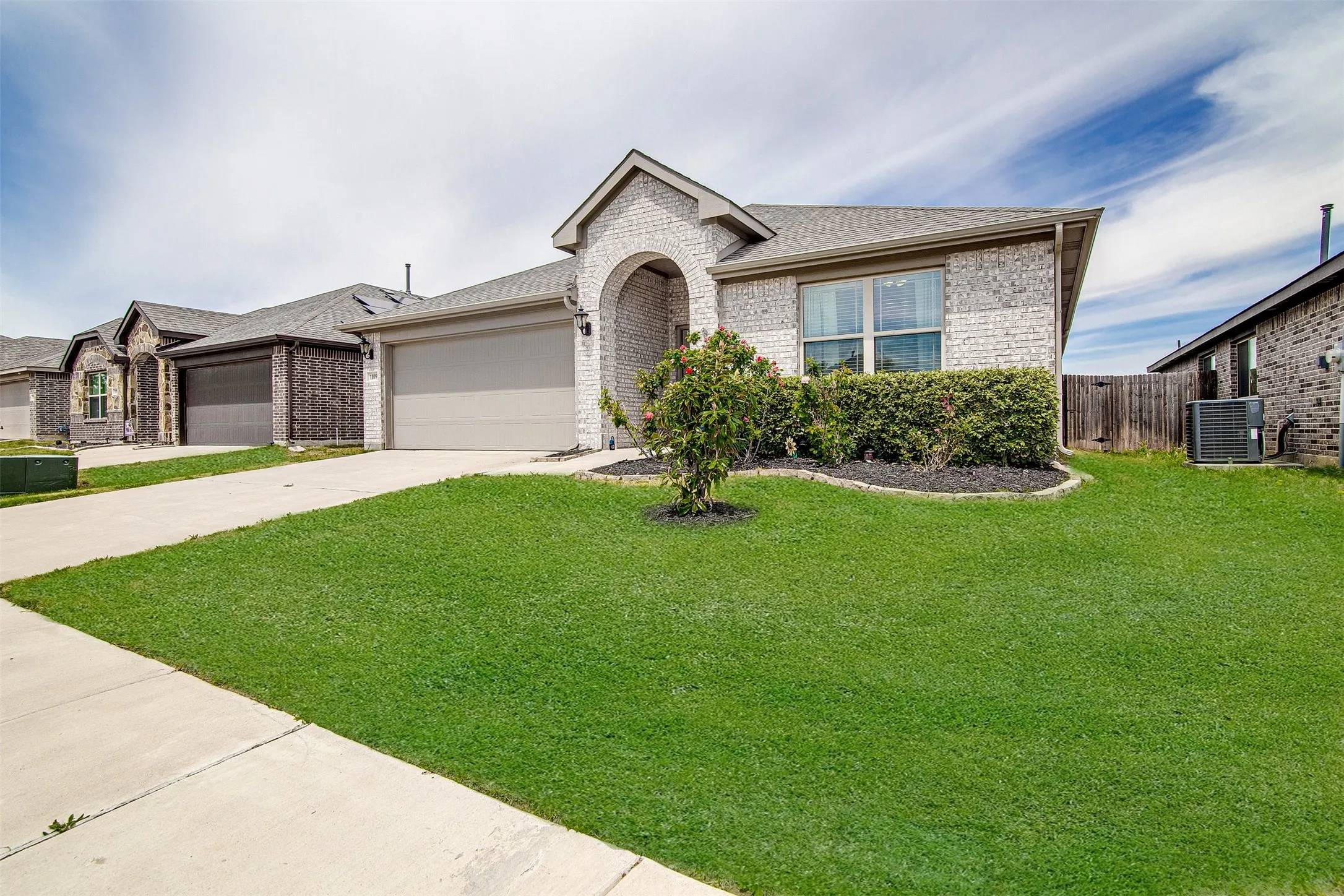 Single Family Residence For Sale in Johnson County , 1109 Nighthawk Trail, Alvarado, Texas 76009, 3 Bedroom, 2 Bathroom, 1 Garage spaces, 1,525 Sqft, built in 2020, Preowned, mls#21232466, Real Estate Agent in Alvarado, Homes For Sale in Johnson county, Homes For Sale in Alvarado, Realtor in Alvarado Texas, Real Estate Brokerage Independent Realty Texas, Luminita Cordes Realtor