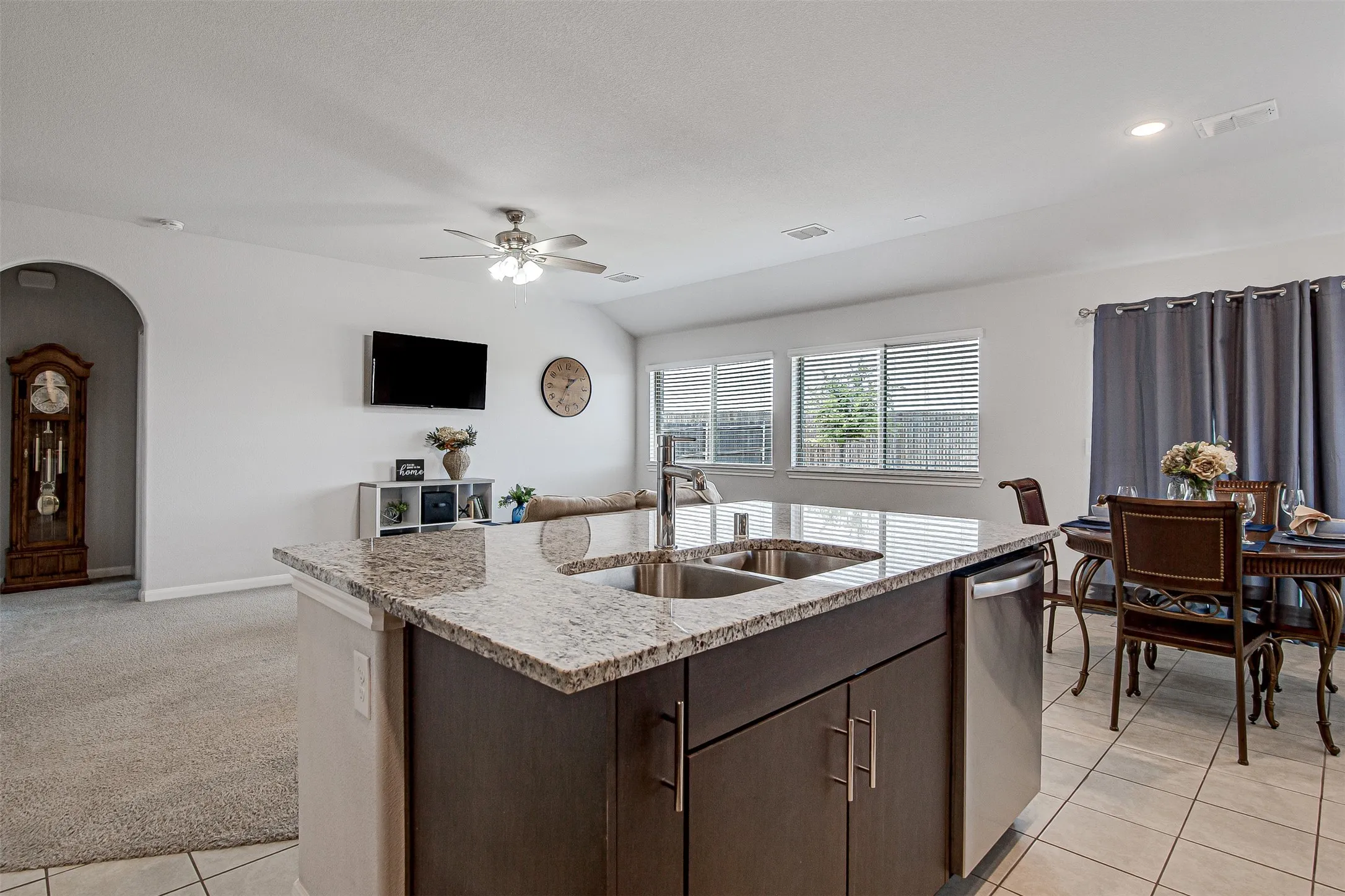 Single Family Residence For Sale in Johnson County , 1109 Nighthawk Trail, Alvarado, Texas 76009, 3 Bedroom, 2 Bathroom, 1 Garage spaces, 1,525 Sqft, built in 2020, Preowned, mls#21232466, Real Estate Agent in Alvarado, Homes For Sale in Johnson county, Homes For Sale in Alvarado, Realtor in Alvarado Texas, Real Estate Brokerage Independent Realty Texas, Luminita Cordes Realtor
