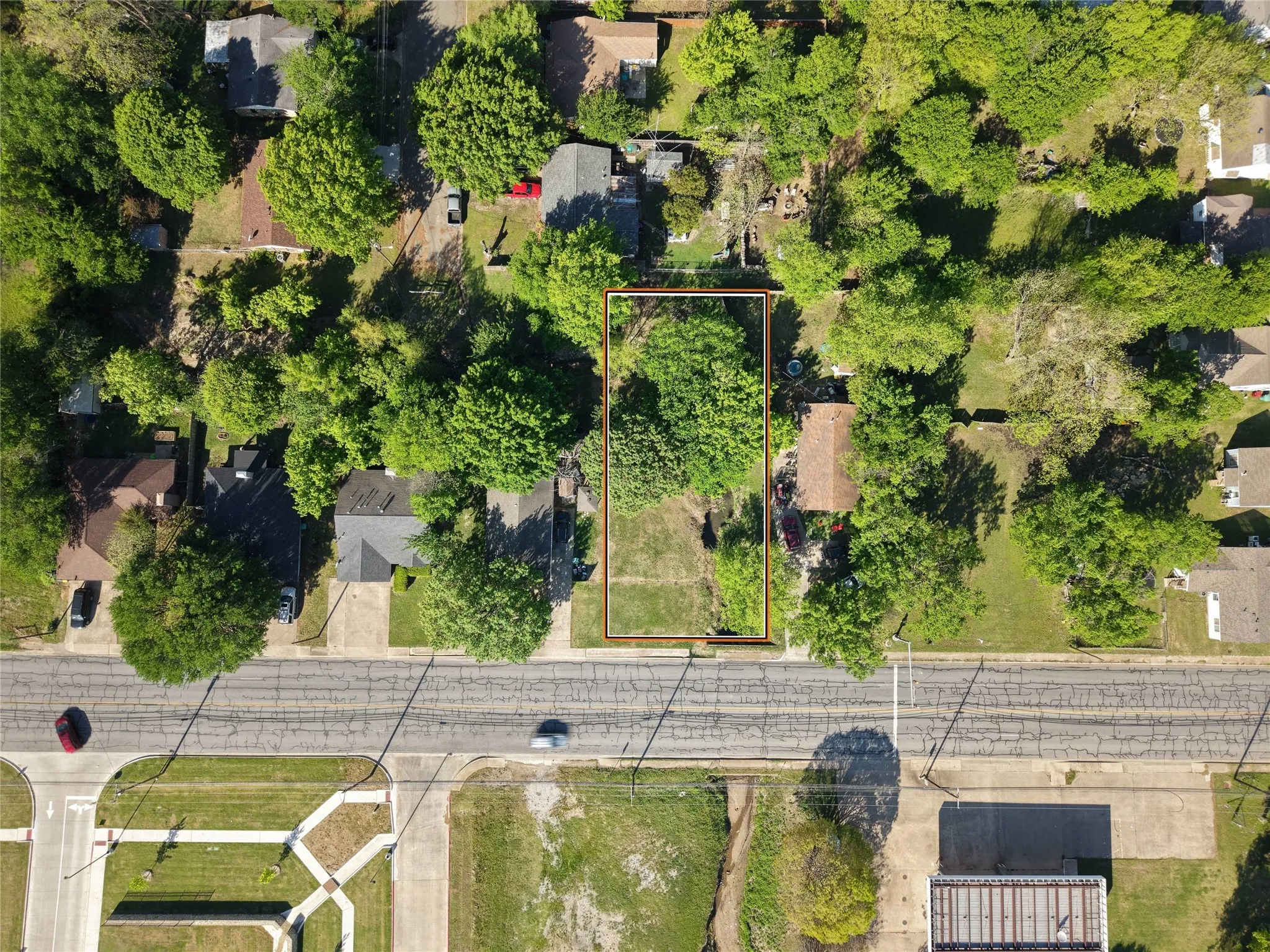 Aerial view of residential area featuring property boundaries highlighted
