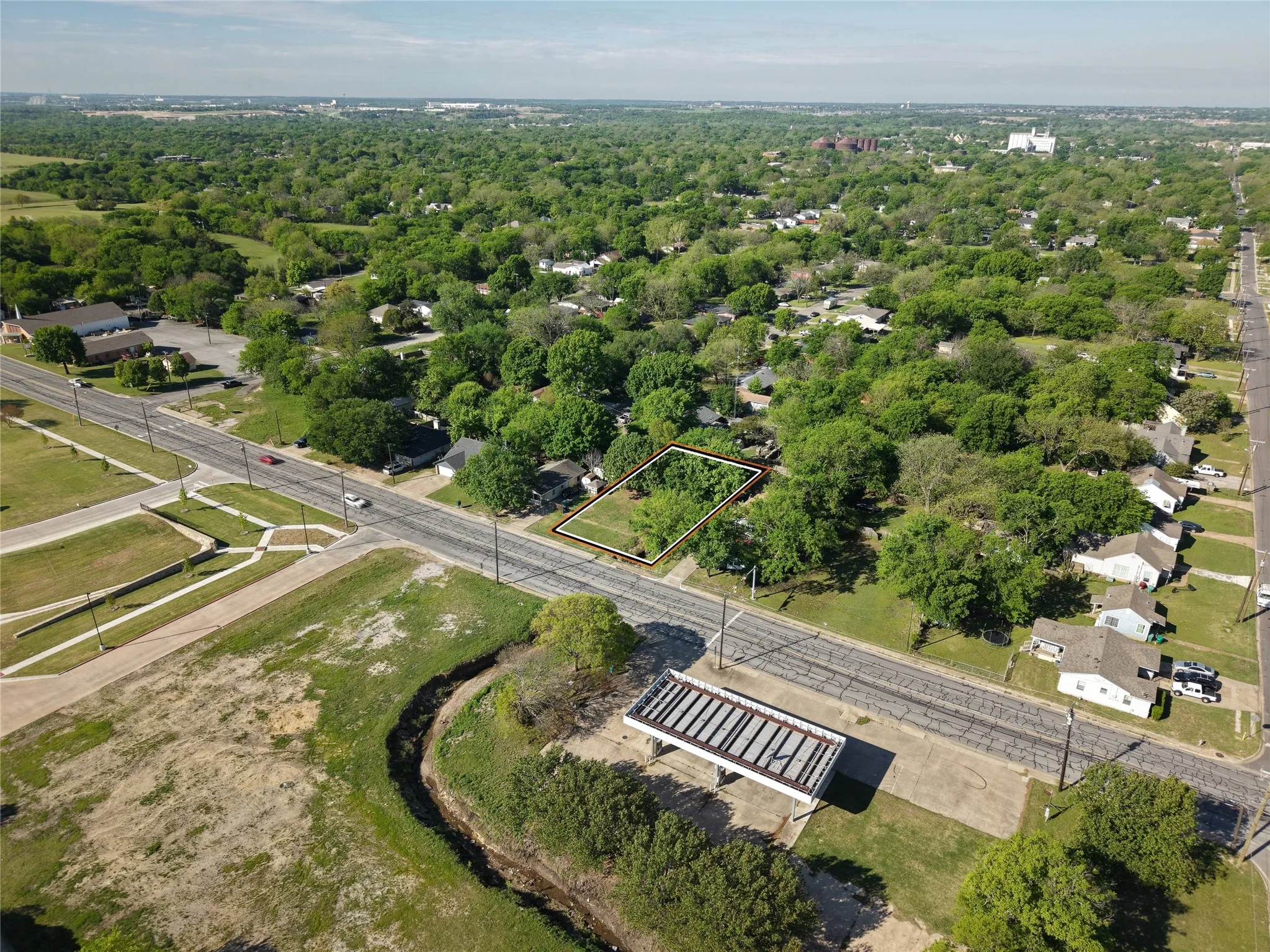 Aerial view of property's location featuring property boundaries highlighted