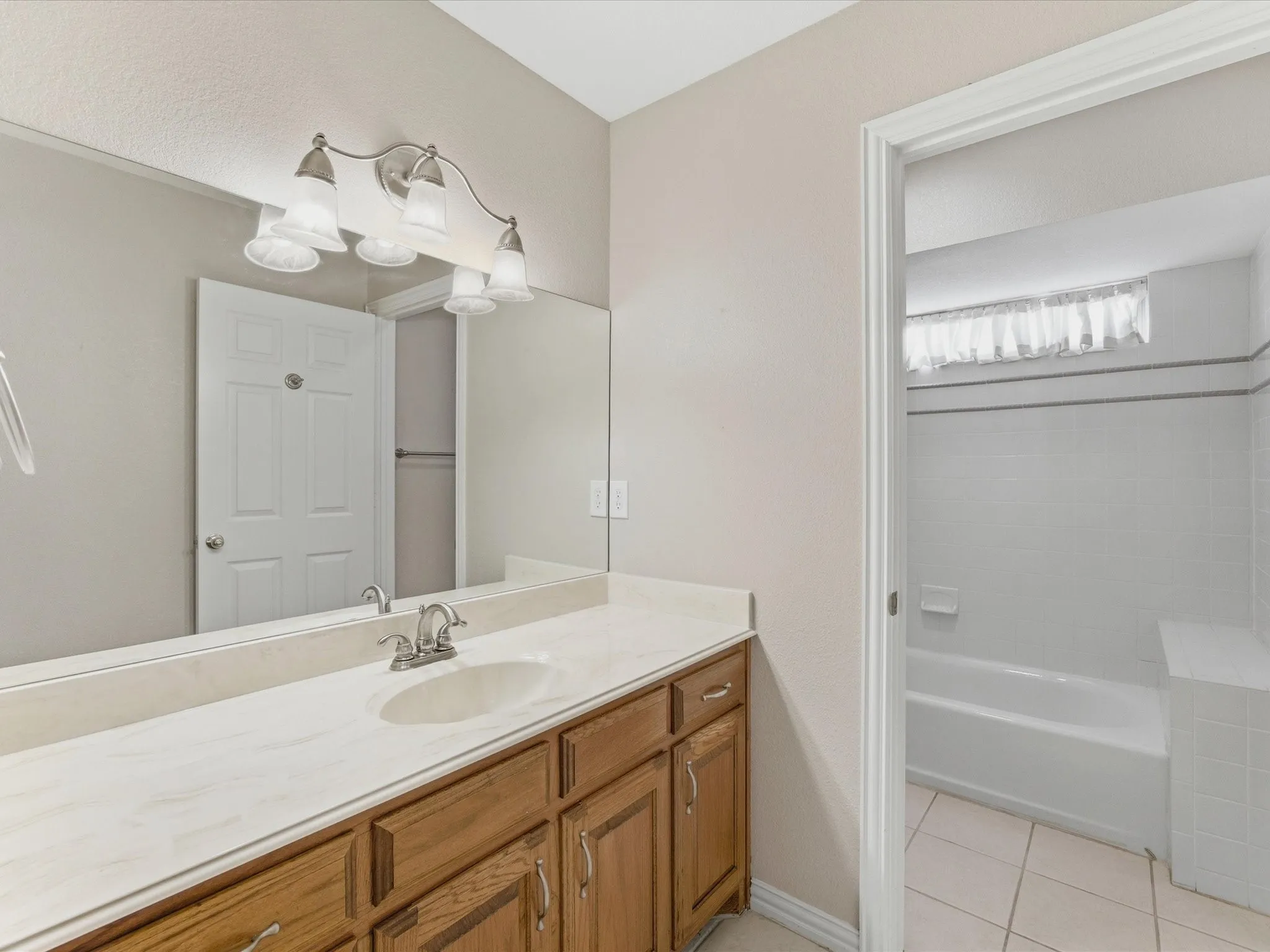 Single Family Residence For Sale in Ellis County , 6671 Fm 660, Ennis, Texas 75119, 4 Bedroom, 2 Bathroom, 3 Garage spaces, 2,640 Sqft, built in 2006, mls#21231402, Real Estate Agent in Ennis, Homes For Sale in Ellis county, Homes For Sale in Ennis, Realtor in Ennis Texas, Real Estate Brokerage Independent Realty Texas, Luminita Cordes Realtor