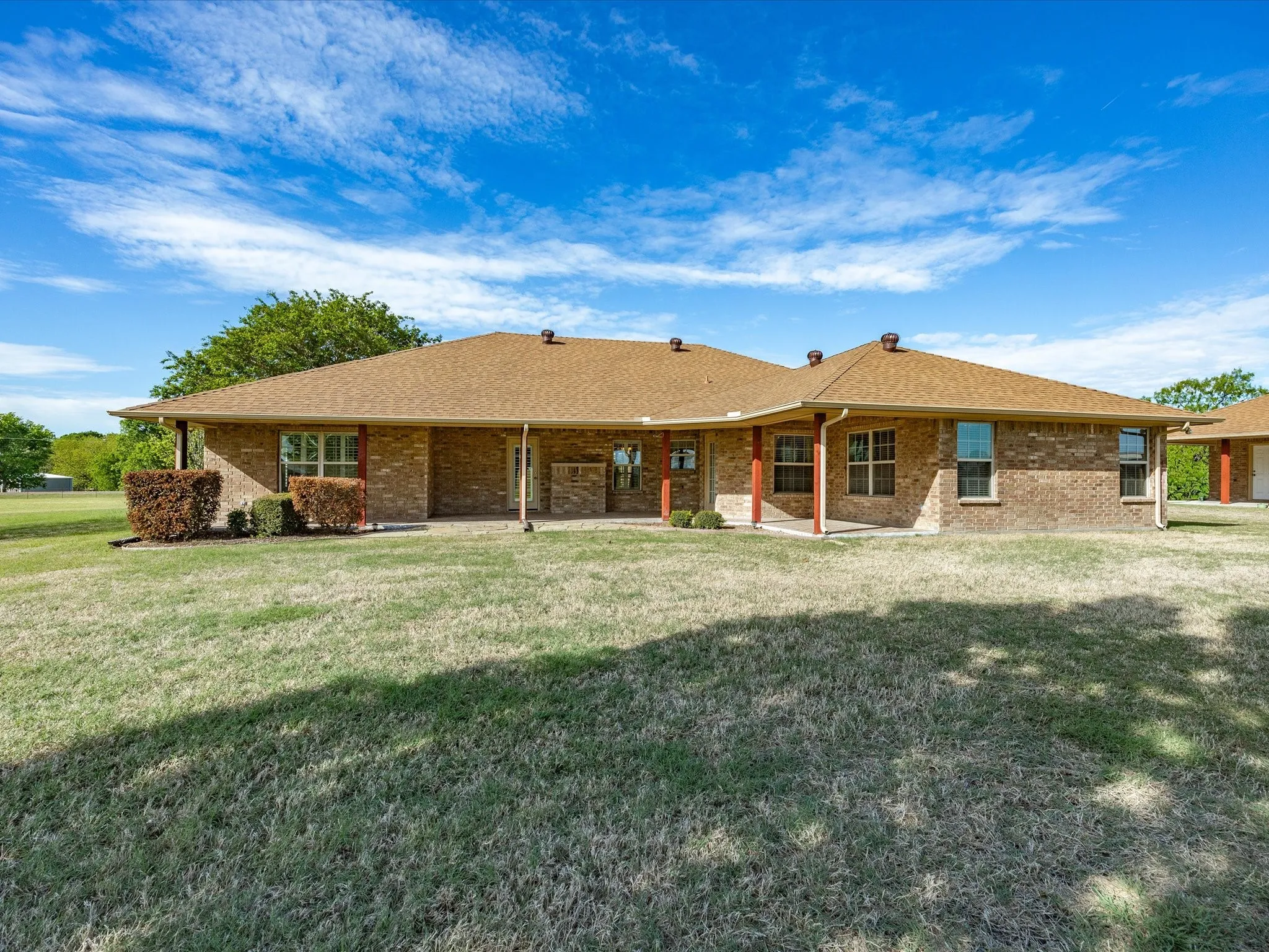 Single Family Residence For Sale in Ellis County , 6671 Fm 660, Ennis, Texas 75119, 4 Bedroom, 2 Bathroom, 3 Garage spaces, 2,640 Sqft, built in 2006, mls#21231402, Real Estate Agent in Ennis, Homes For Sale in Ellis county, Homes For Sale in Ennis, Realtor in Ennis Texas, Real Estate Brokerage Independent Realty Texas, Luminita Cordes Realtor