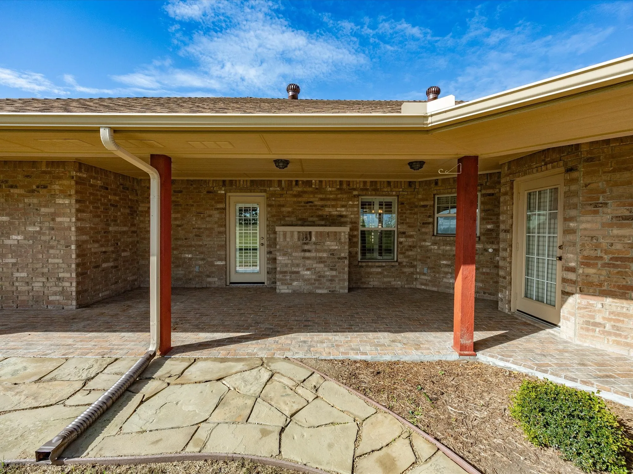 Single Family Residence For Sale in Ellis County , 6671 Fm 660, Ennis, Texas 75119, 4 Bedroom, 2 Bathroom, 3 Garage spaces, 2,640 Sqft, built in 2006, mls#21231402, Real Estate Agent in Ennis, Homes For Sale in Ellis county, Homes For Sale in Ennis, Realtor in Ennis Texas, Real Estate Brokerage Independent Realty Texas, Luminita Cordes Realtor