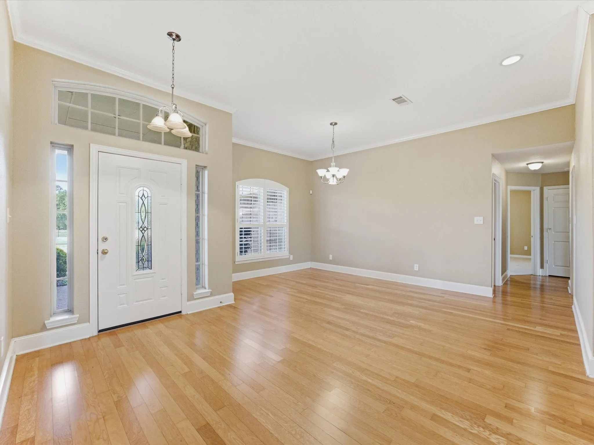 Single Family Residence For Sale in Ellis County , 6671 Fm 660, Ennis, Texas 75119, 4 Bedroom, 2 Bathroom, 3 Garage spaces, 2,640 Sqft, built in 2006, mls#21231402, Real Estate Agent in Ennis, Homes For Sale in Ellis county, Homes For Sale in Ennis, Realtor in Ennis Texas, Real Estate Brokerage Independent Realty Texas, Luminita Cordes Realtor