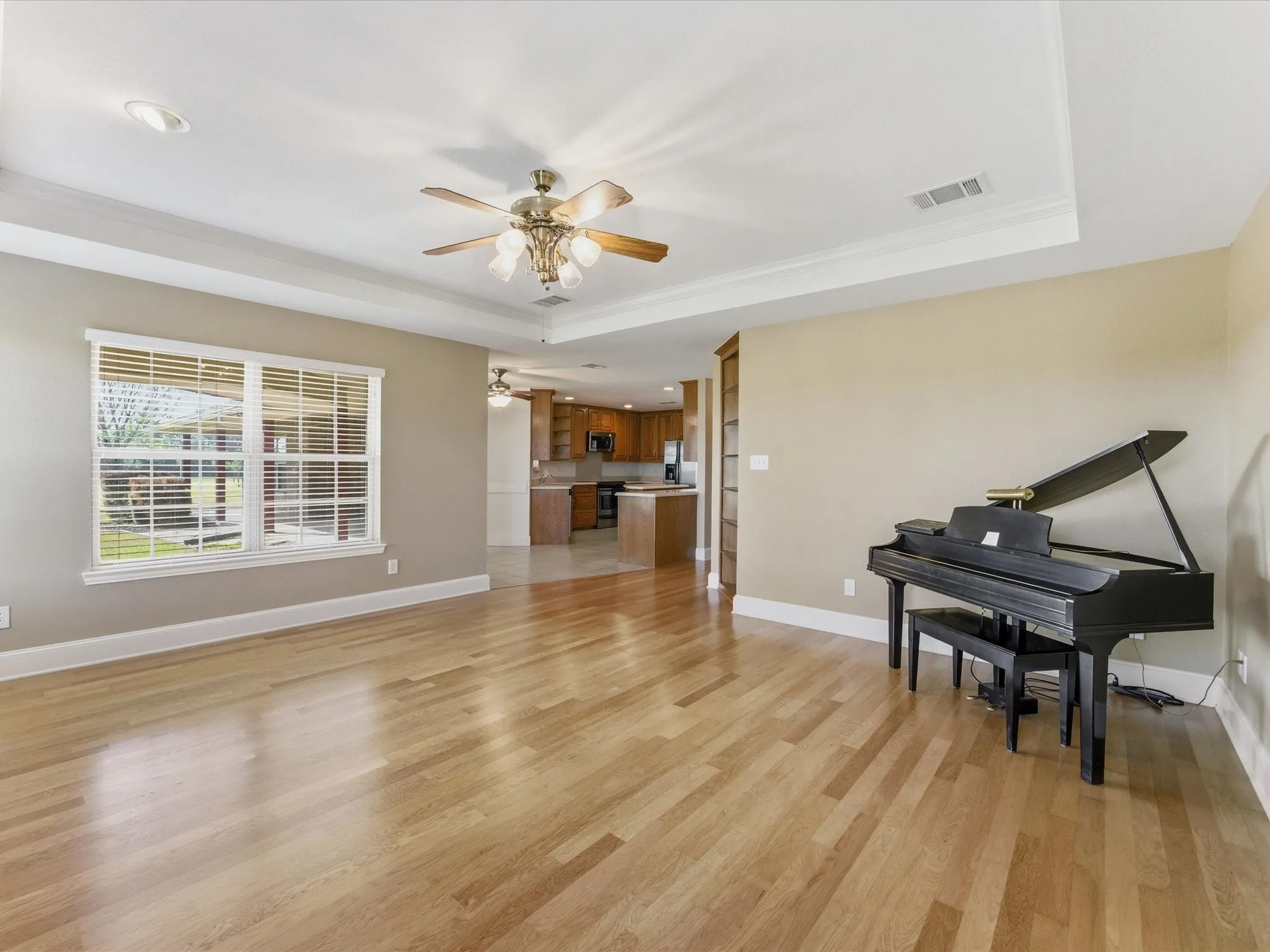 Single Family Residence For Sale in Ellis County , 6671 Fm 660, Ennis, Texas 75119, 4 Bedroom, 2 Bathroom, 3 Garage spaces, 2,640 Sqft, built in 2006, mls#21231402, Real Estate Agent in Ennis, Homes For Sale in Ellis county, Homes For Sale in Ennis, Realtor in Ennis Texas, Real Estate Brokerage Independent Realty Texas, Luminita Cordes Realtor