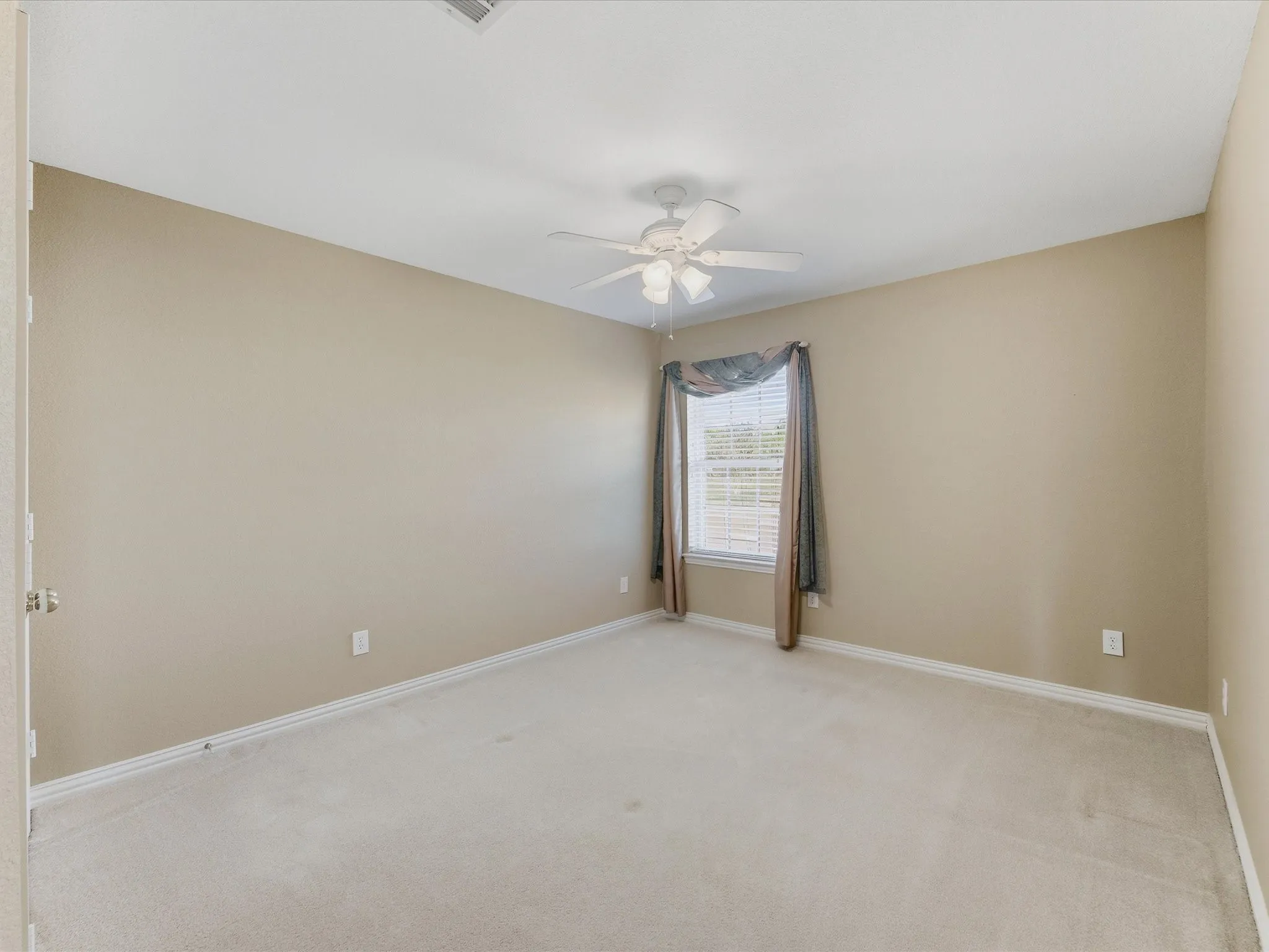 Single Family Residence For Sale in Ellis County , 6671 Fm 660, Ennis, Texas 75119, 4 Bedroom, 2 Bathroom, 3 Garage spaces, 2,640 Sqft, built in 2006, mls#21231402, Real Estate Agent in Ennis, Homes For Sale in Ellis county, Homes For Sale in Ennis, Realtor in Ennis Texas, Real Estate Brokerage Independent Realty Texas, Luminita Cordes Realtor