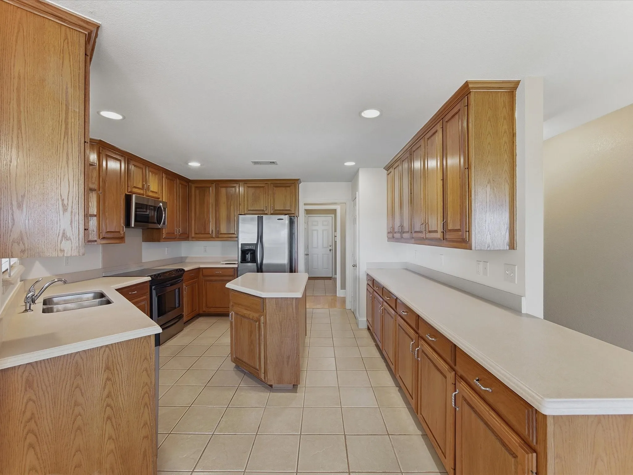 Single Family Residence For Sale in Ellis County , 6671 Fm 660, Ennis, Texas 75119, 4 Bedroom, 2 Bathroom, 3 Garage spaces, 2,640 Sqft, built in 2006, mls#21231402, Real Estate Agent in Ennis, Homes For Sale in Ellis county, Homes For Sale in Ennis, Realtor in Ennis Texas, Real Estate Brokerage Independent Realty Texas, Luminita Cordes Realtor