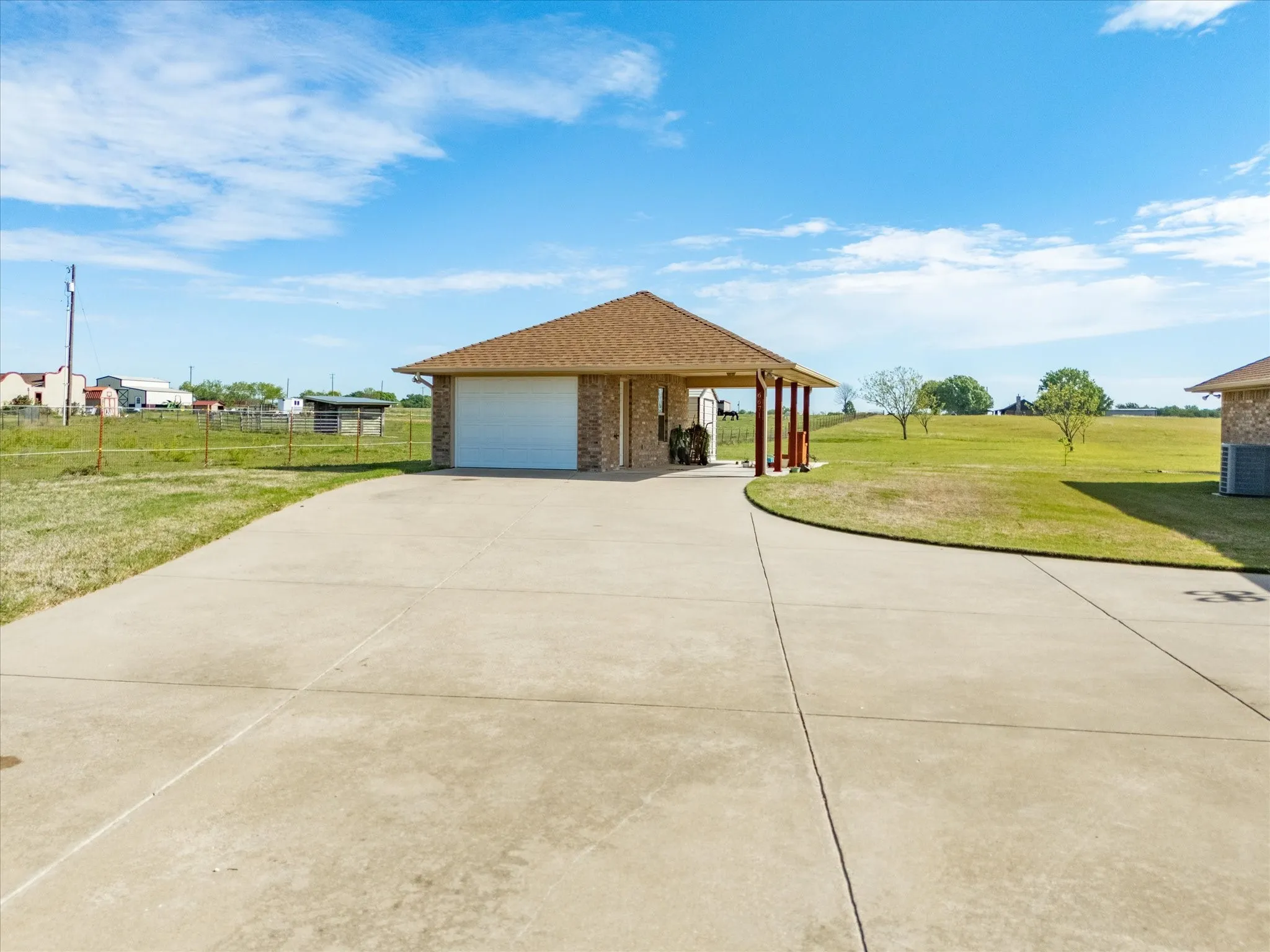 Single Family Residence For Sale in Ellis County , 6671 Fm 660, Ennis, Texas 75119, 4 Bedroom, 2 Bathroom, 3 Garage spaces, 2,640 Sqft, built in 2006, mls#21231402, Real Estate Agent in Ennis, Homes For Sale in Ellis county, Homes For Sale in Ennis, Realtor in Ennis Texas, Real Estate Brokerage Independent Realty Texas, Luminita Cordes Realtor