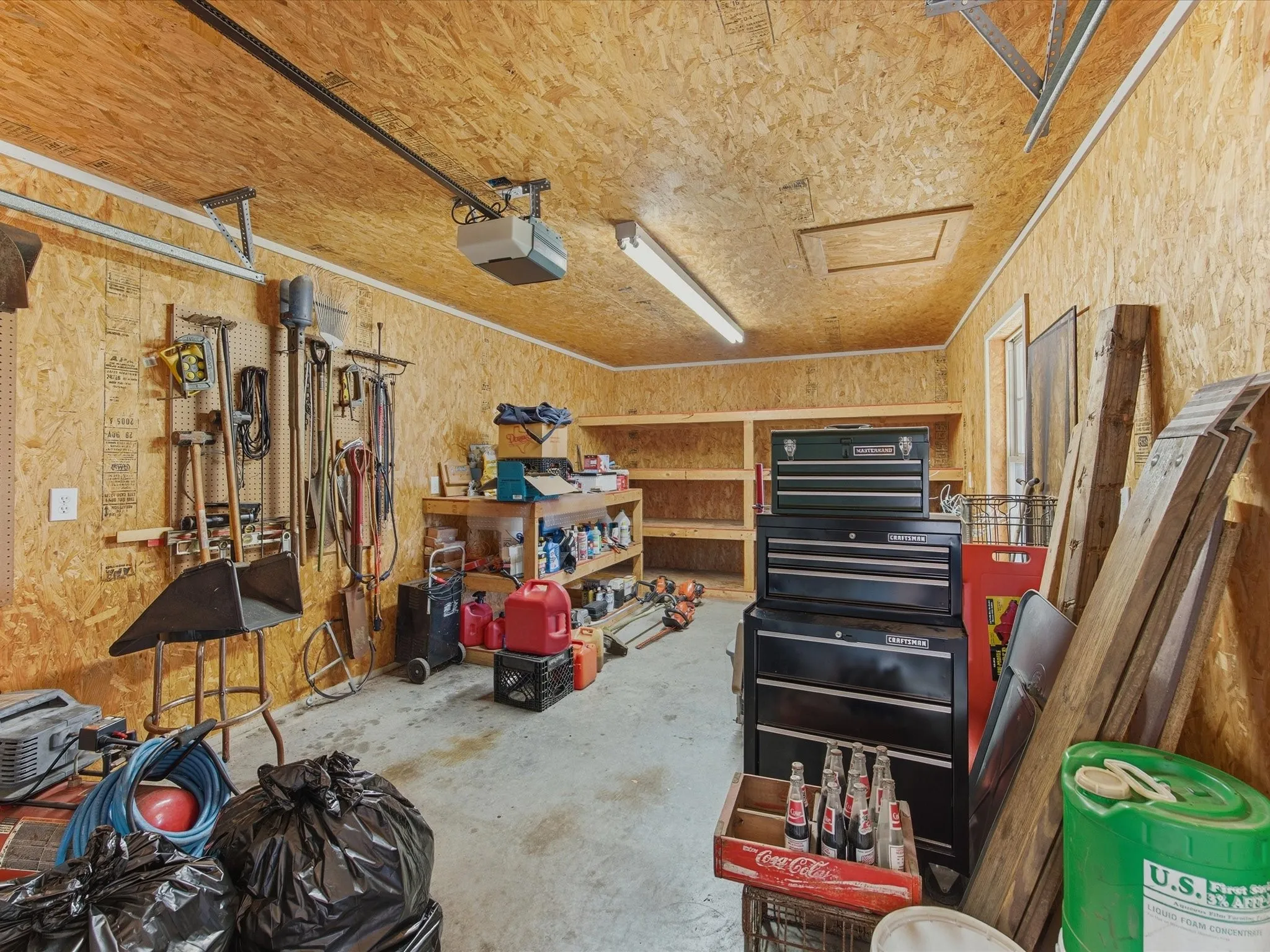 Single Family Residence For Sale in Ellis County , 6671 Fm 660, Ennis, Texas 75119, 4 Bedroom, 2 Bathroom, 3 Garage spaces, 2,640 Sqft, built in 2006, mls#21231402, Real Estate Agent in Ennis, Homes For Sale in Ellis county, Homes For Sale in Ennis, Realtor in Ennis Texas, Real Estate Brokerage Independent Realty Texas, Luminita Cordes Realtor