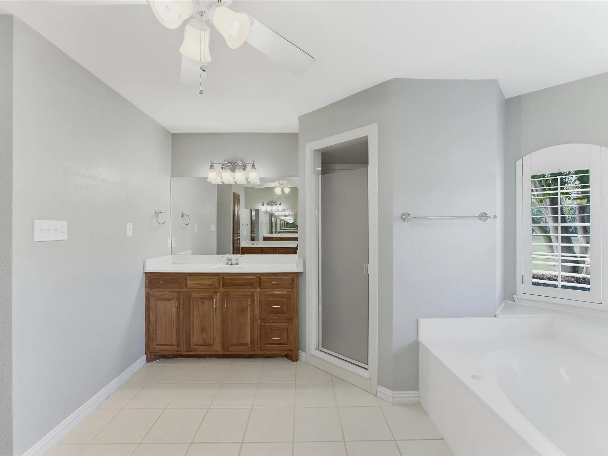 Single Family Residence For Sale in Ellis County , 6671 Fm 660, Ennis, Texas 75119, 4 Bedroom, 2 Bathroom, 3 Garage spaces, 2,640 Sqft, built in 2006, mls#21231402, Real Estate Agent in Ennis, Homes For Sale in Ellis county, Homes For Sale in Ennis, Realtor in Ennis Texas, Real Estate Brokerage Independent Realty Texas, Luminita Cordes Realtor