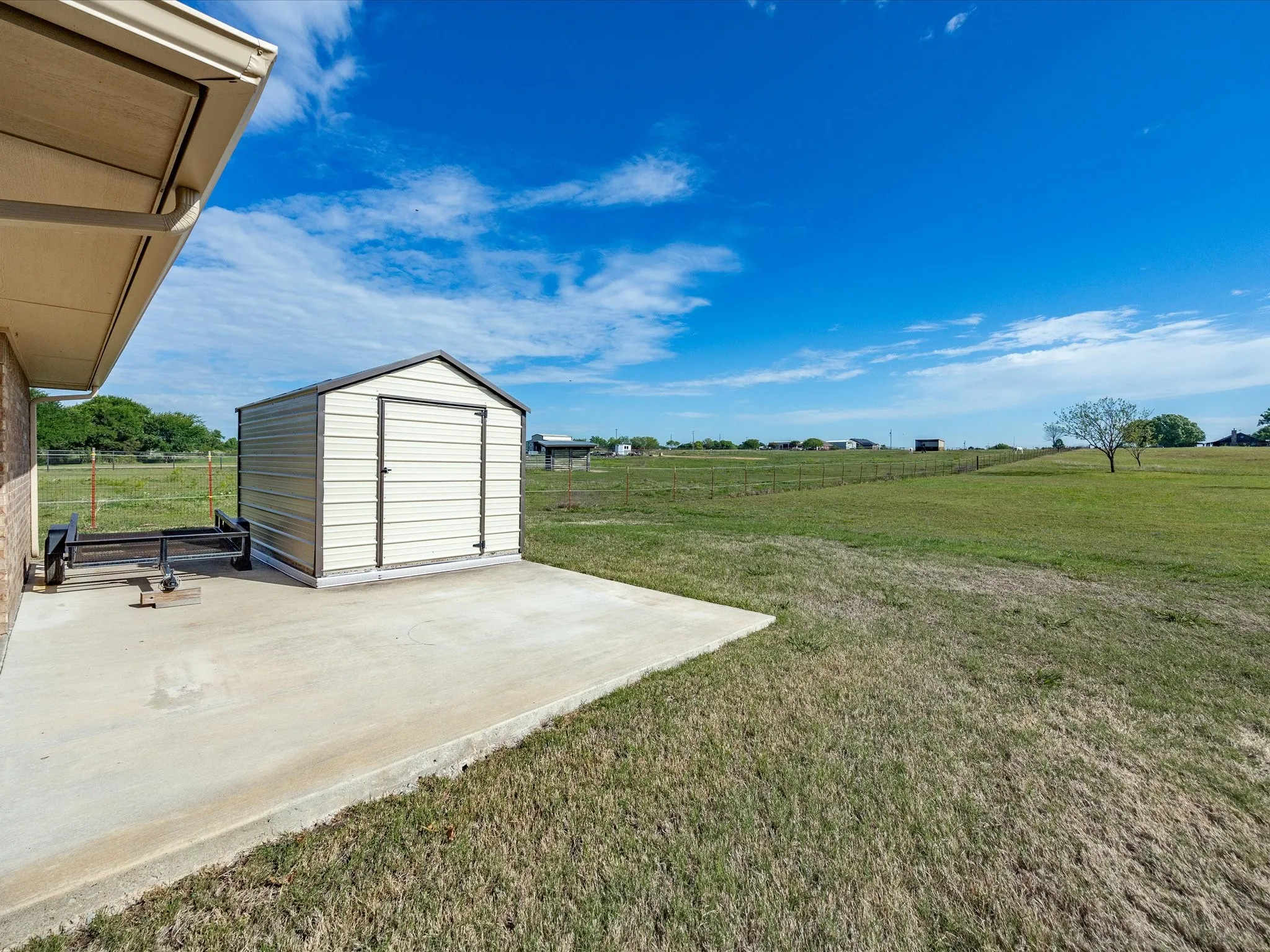 Single Family Residence For Sale in Ellis County , 6671 Fm 660, Ennis, Texas 75119, 4 Bedroom, 2 Bathroom, 3 Garage spaces, 2,640 Sqft, built in 2006, mls#21231402, Real Estate Agent in Ennis, Homes For Sale in Ellis county, Homes For Sale in Ennis, Realtor in Ennis Texas, Real Estate Brokerage Independent Realty Texas, Luminita Cordes Realtor