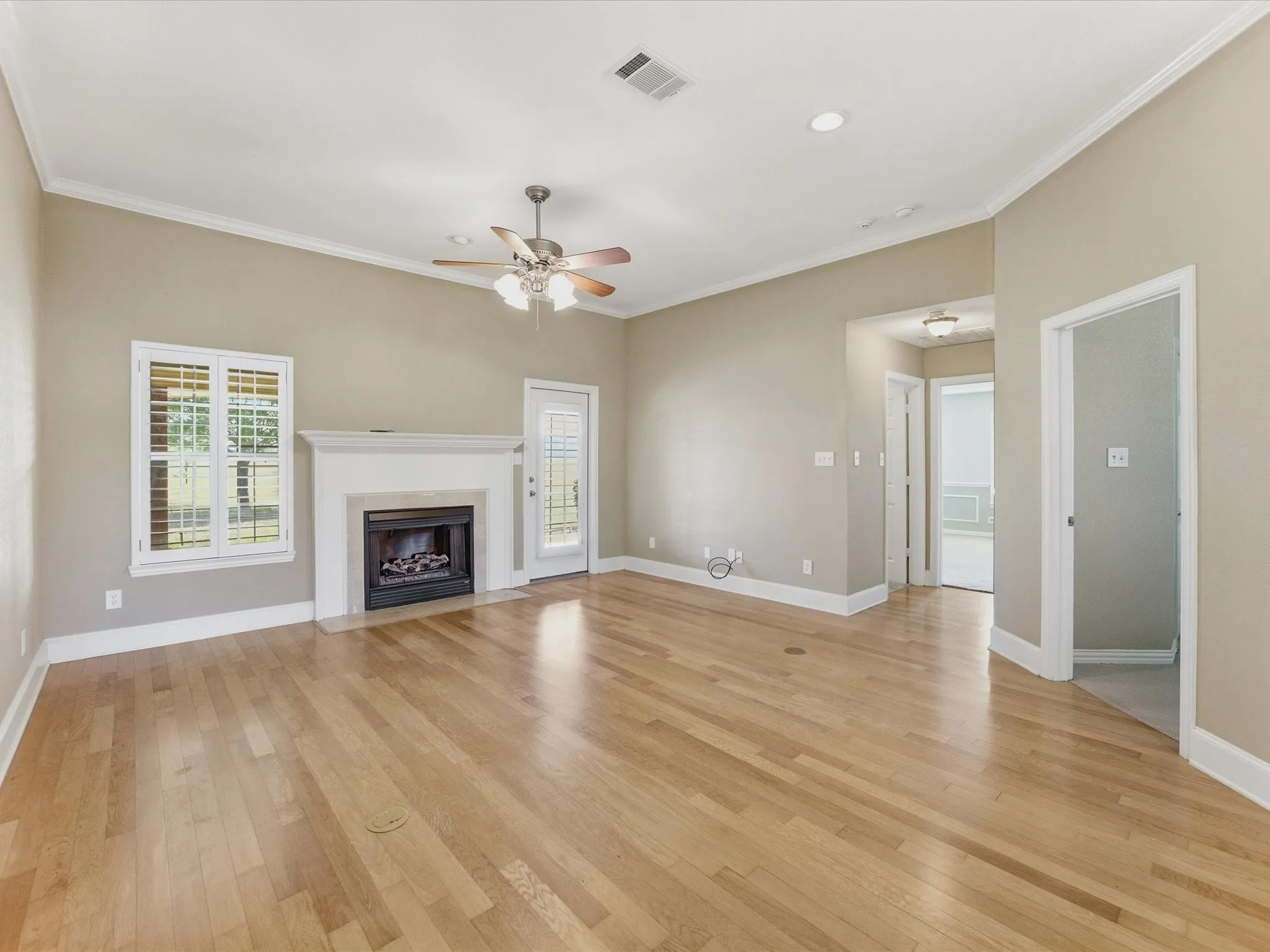 Single Family Residence For Sale in Ellis County , 6671 Fm 660, Ennis, Texas 75119, 4 Bedroom, 2 Bathroom, 3 Garage spaces, 2,640 Sqft, built in 2006, mls#21231402, Real Estate Agent in Ennis, Homes For Sale in Ellis county, Homes For Sale in Ennis, Realtor in Ennis Texas, Real Estate Brokerage Independent Realty Texas, Luminita Cordes Realtor
