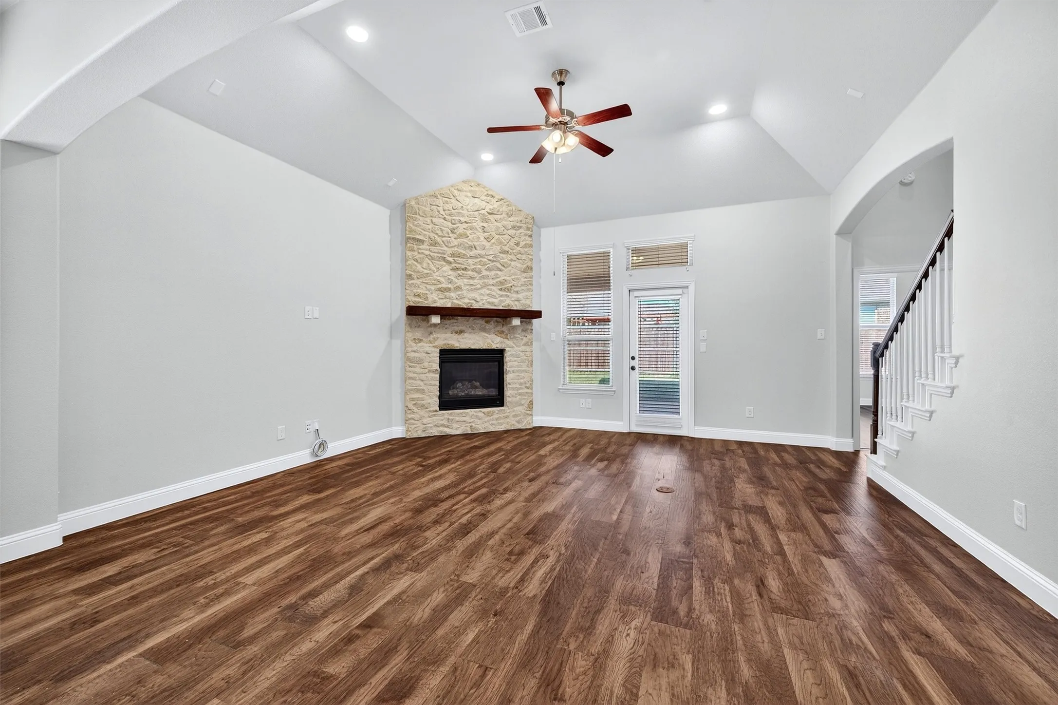 Single Family Residence For Sale in Collin County , 2303 Knox Way, Melissa, Texas 75454, 5 Bedroom, 3 Bathroom, 2 Garage spaces, 2,915 Sqft, built in 2016, Preowned, mls#21232788, Real Estate Agent in Melissa, Homes For Sale in Collin county, Homes For Sale in Melissa, Realtor in Melissa Texas, Real Estate Brokerage Independent Realty Texas, Luminita Cordes Realtor