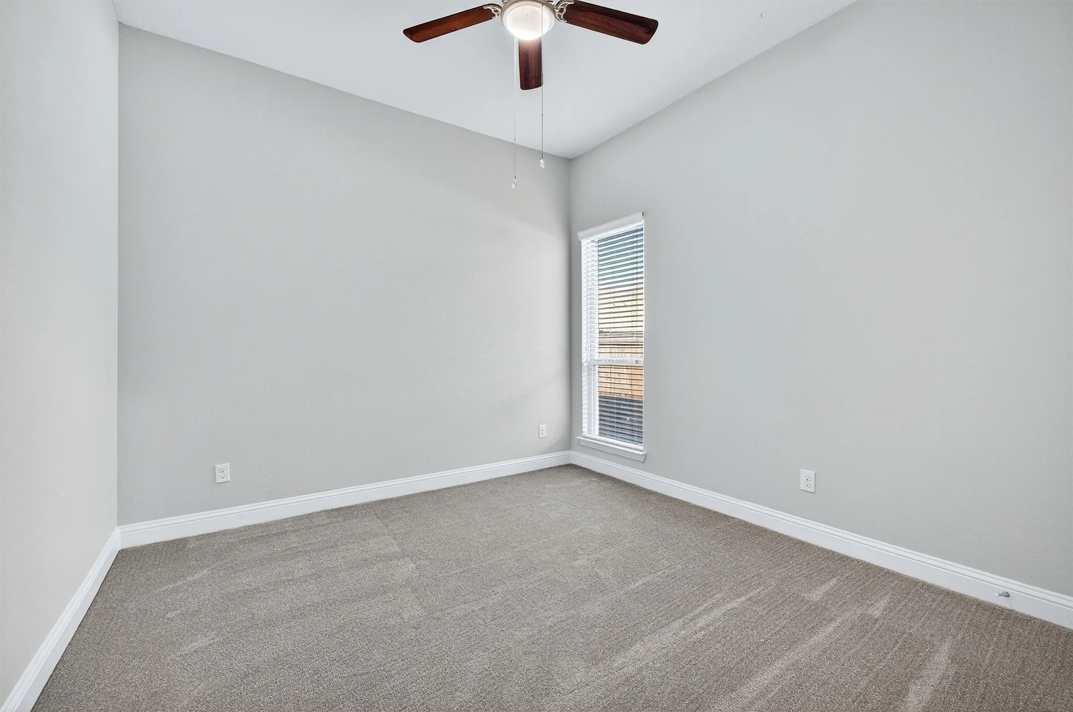 Single Family Residence For Sale in Collin County , 2303 Knox Way, Melissa, Texas 75454, 5 Bedroom, 3 Bathroom, 2 Garage spaces, 2,915 Sqft, built in 2016, Preowned, mls#21232788, Real Estate Agent in Melissa, Homes For Sale in Collin county, Homes For Sale in Melissa, Realtor in Melissa Texas, Real Estate Brokerage Independent Realty Texas, Luminita Cordes Realtor