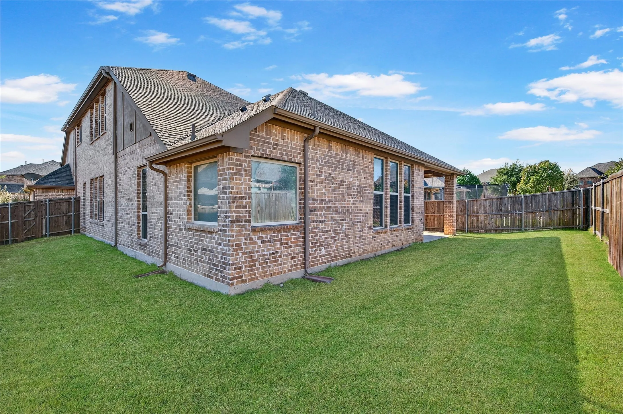Single Family Residence For Sale in Collin County , 2303 Knox Way, Melissa, Texas 75454, 5 Bedroom, 3 Bathroom, 2 Garage spaces, 2,915 Sqft, built in 2016, Preowned, mls#21232788, Real Estate Agent in Melissa, Homes For Sale in Collin county, Homes For Sale in Melissa, Realtor in Melissa Texas, Real Estate Brokerage Independent Realty Texas, Luminita Cordes Realtor