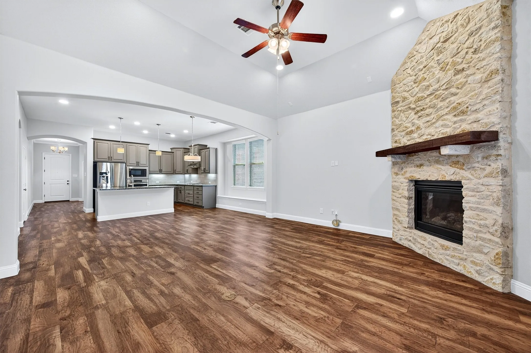 Single Family Residence For Sale in Collin County , 2303 Knox Way, Melissa, Texas 75454, 5 Bedroom, 3 Bathroom, 2 Garage spaces, 2,915 Sqft, built in 2016, Preowned, mls#21232788, Real Estate Agent in Melissa, Homes For Sale in Collin county, Homes For Sale in Melissa, Realtor in Melissa Texas, Real Estate Brokerage Independent Realty Texas, Luminita Cordes Realtor