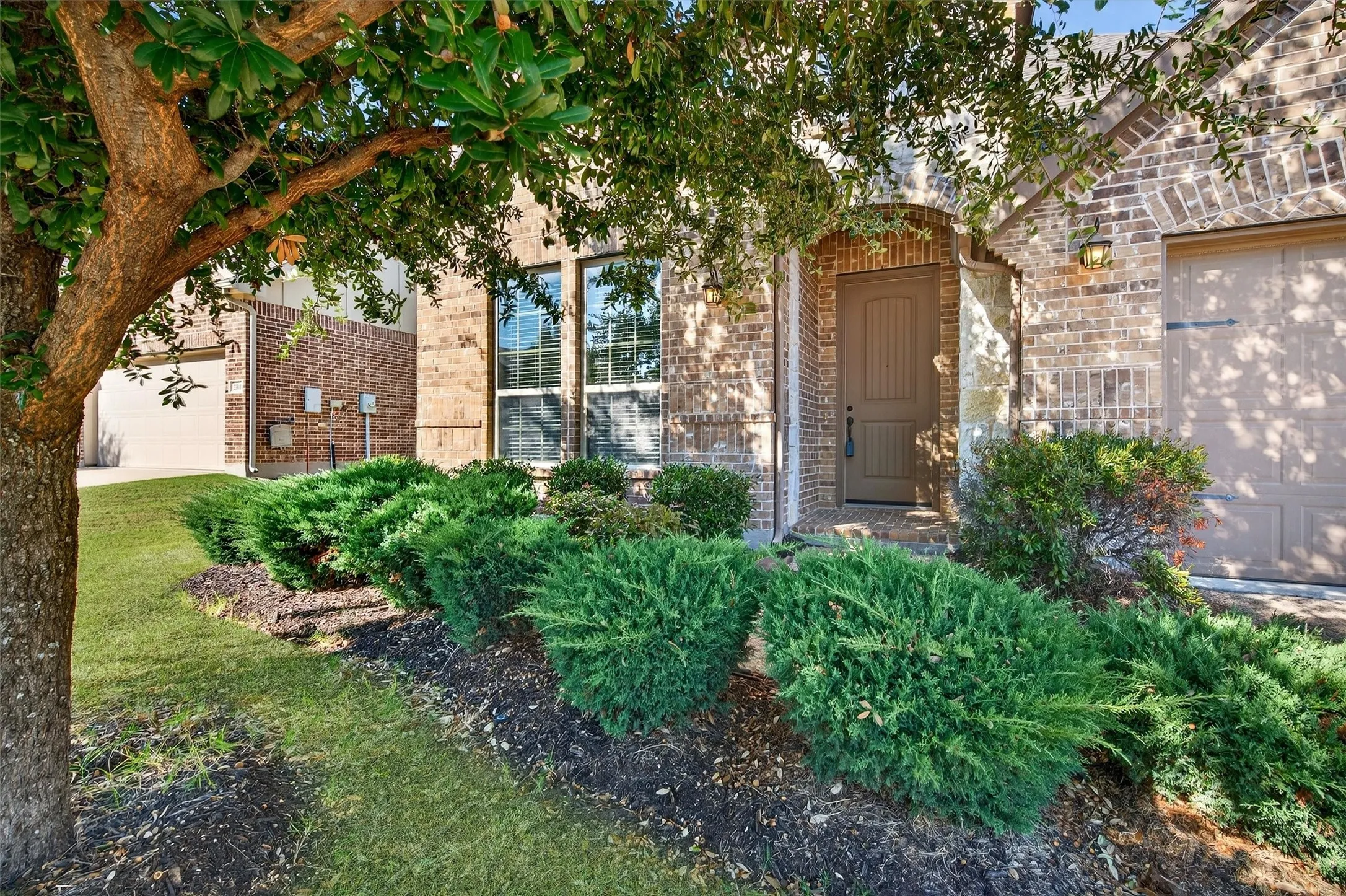 Single Family Residence For Sale in Collin County , 2303 Knox Way, Melissa, Texas 75454, 5 Bedroom, 3 Bathroom, 2 Garage spaces, 2,915 Sqft, built in 2016, Preowned, mls#21232788, Real Estate Agent in Melissa, Homes For Sale in Collin county, Homes For Sale in Melissa, Realtor in Melissa Texas, Real Estate Brokerage Independent Realty Texas, Luminita Cordes Realtor