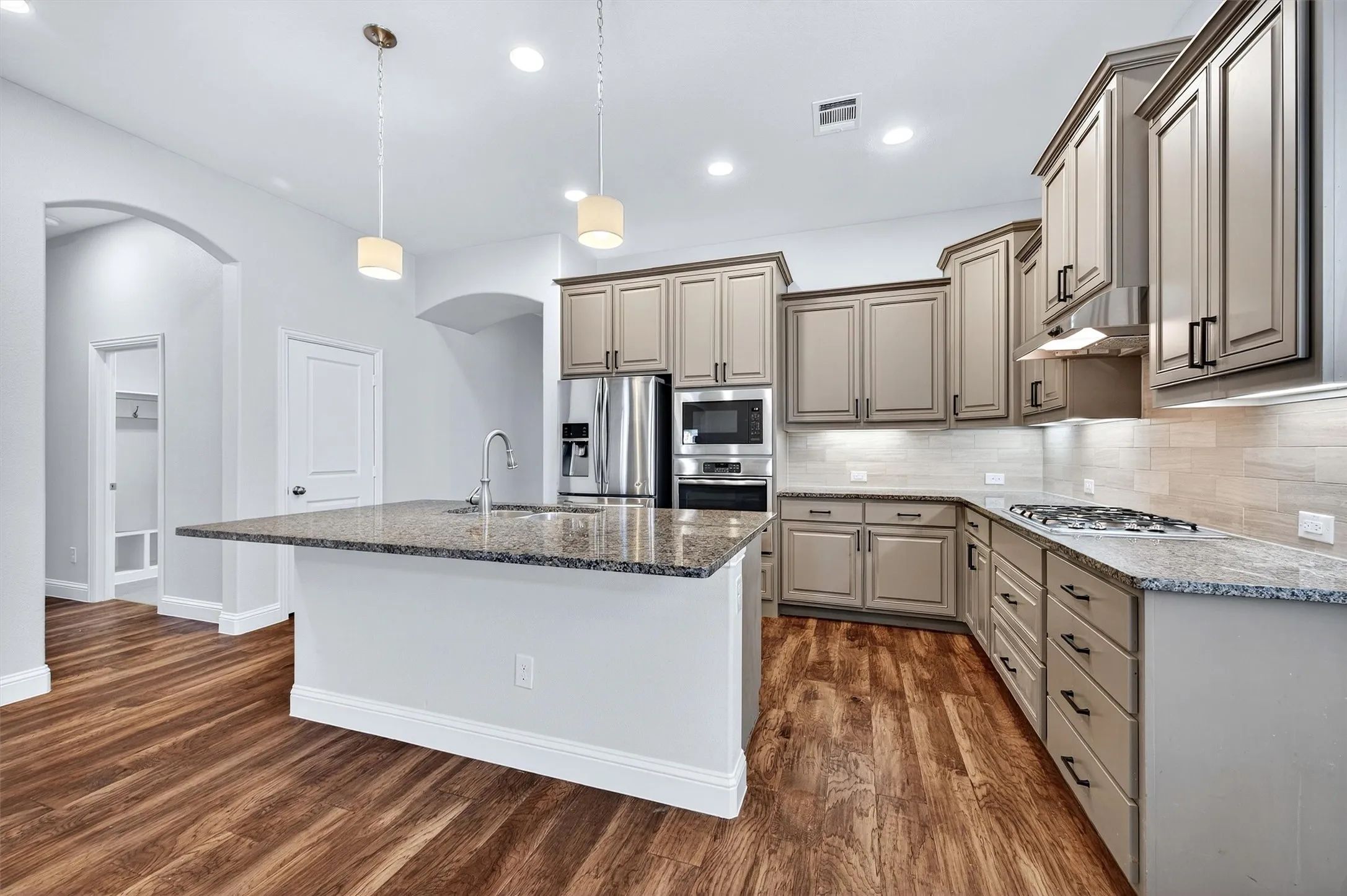 Single Family Residence For Sale in Collin County , 2303 Knox Way, Melissa, Texas 75454, 5 Bedroom, 3 Bathroom, 2 Garage spaces, 2,915 Sqft, built in 2016, Preowned, mls#21232788, Real Estate Agent in Melissa, Homes For Sale in Collin county, Homes For Sale in Melissa, Realtor in Melissa Texas, Real Estate Brokerage Independent Realty Texas, Luminita Cordes Realtor