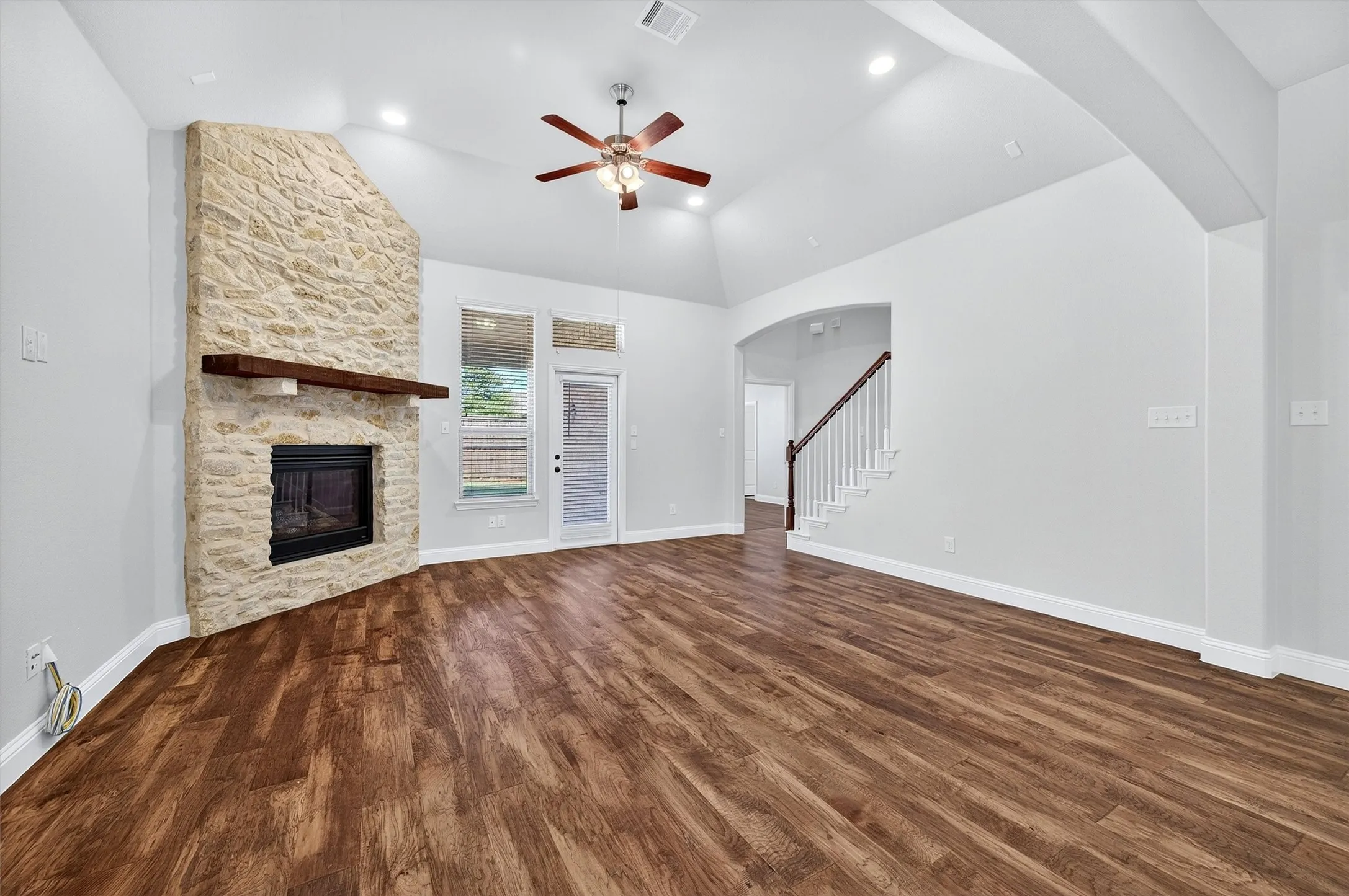 Single Family Residence For Sale in Collin County , 2303 Knox Way, Melissa, Texas 75454, 5 Bedroom, 3 Bathroom, 2 Garage spaces, 2,915 Sqft, built in 2016, Preowned, mls#21232788, Real Estate Agent in Melissa, Homes For Sale in Collin county, Homes For Sale in Melissa, Realtor in Melissa Texas, Real Estate Brokerage Independent Realty Texas, Luminita Cordes Realtor